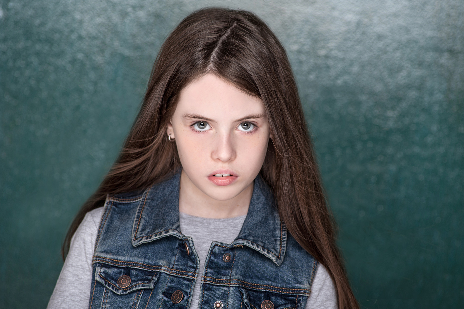 actor Taylor Belle large photo