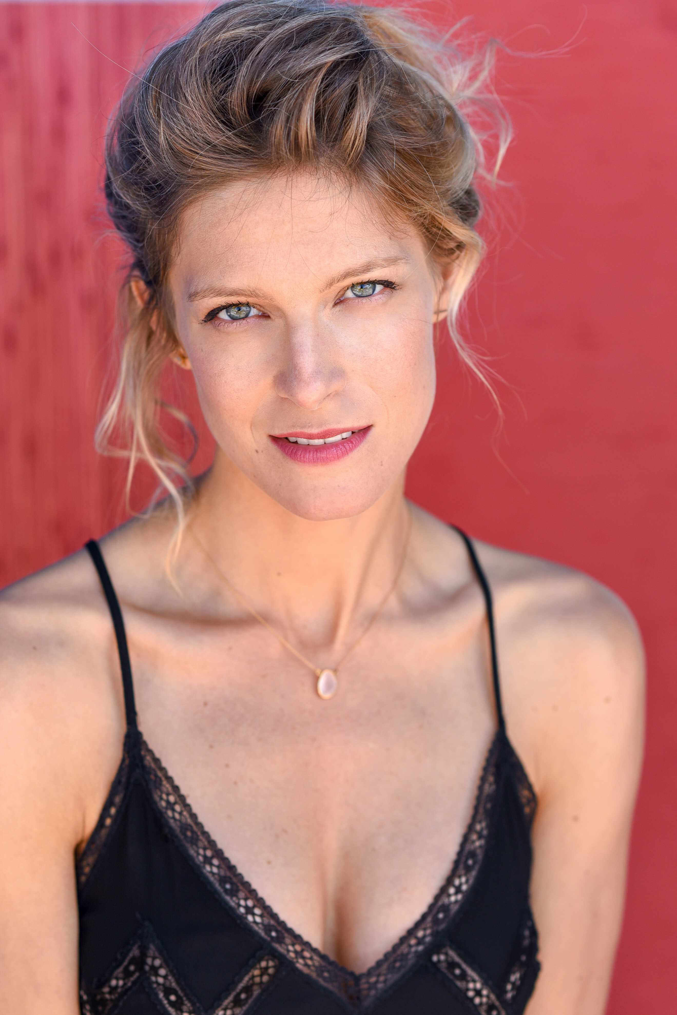 actor Alexia Barlier large photo