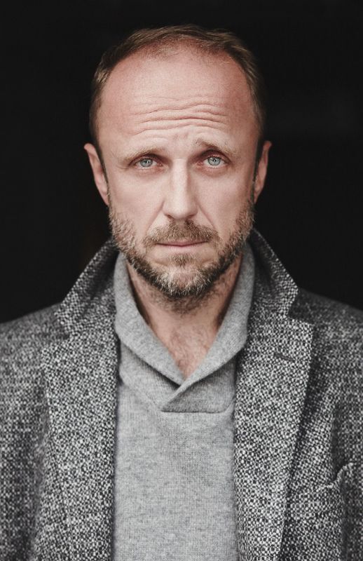 actor Lukasz Simlat large photo