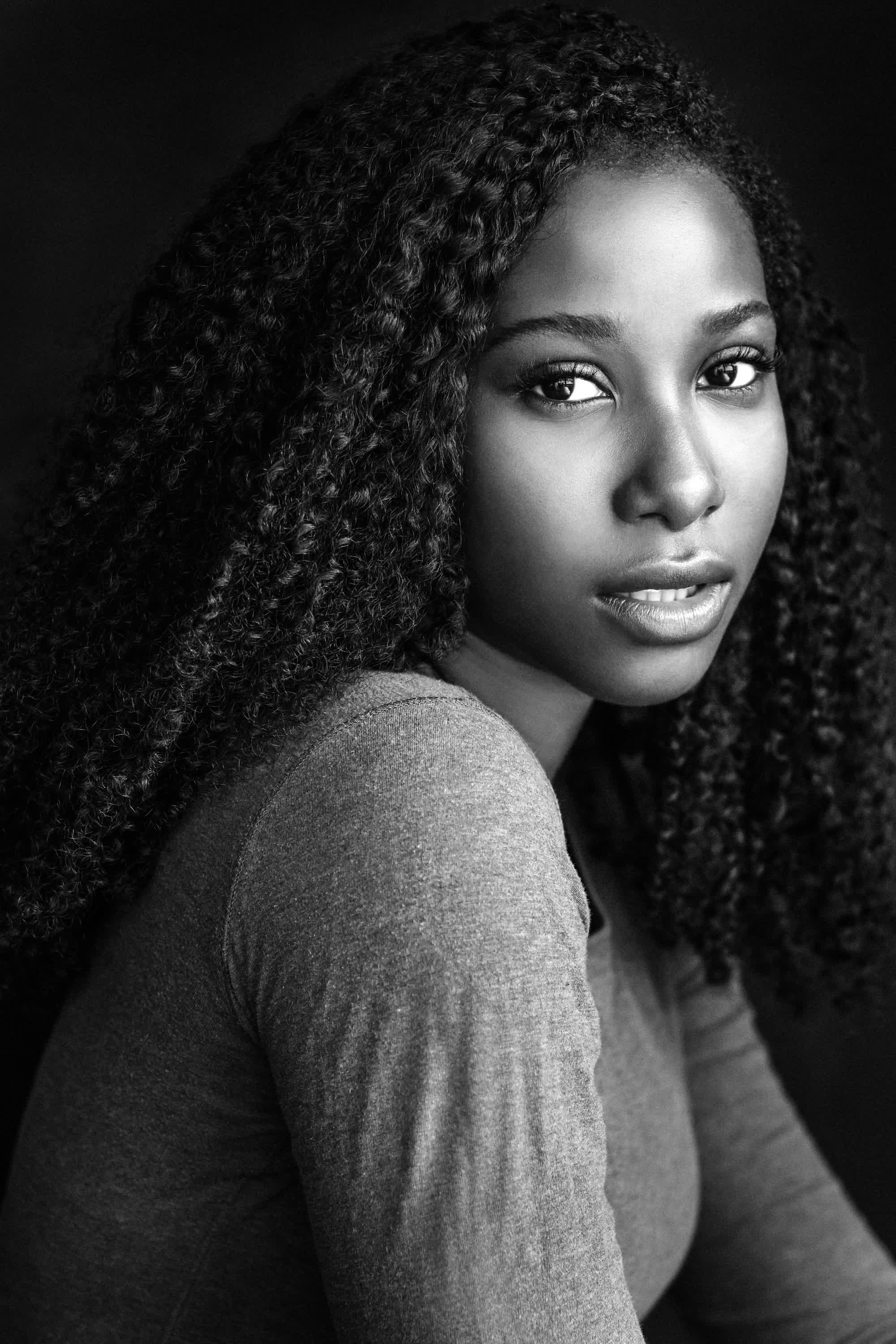 actor Naika Toussaint large photo