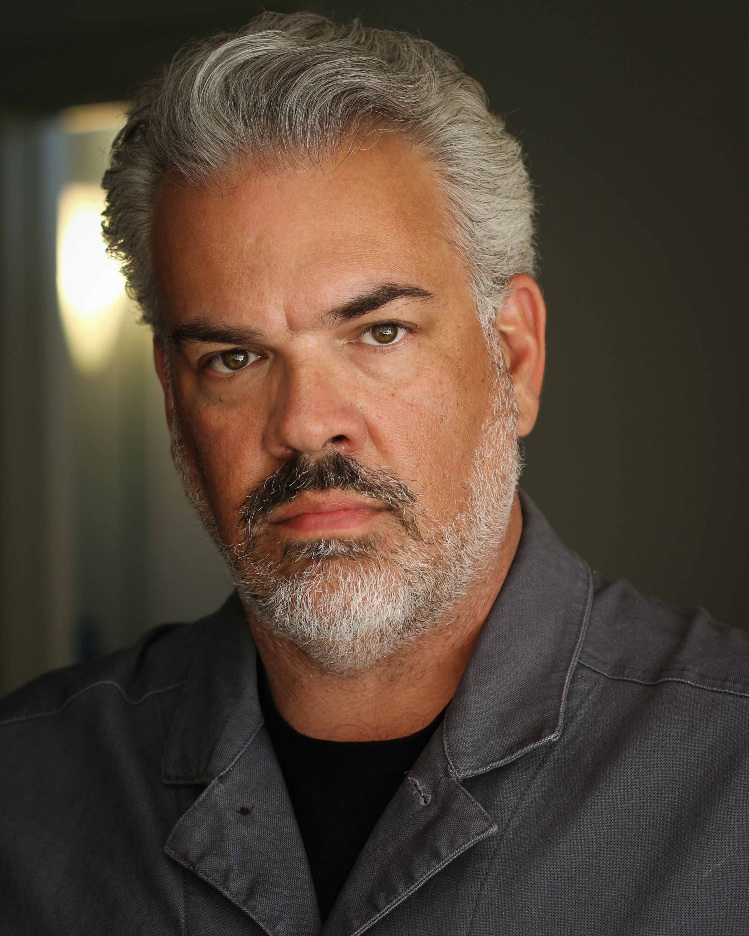 actor Robert Larriviere large photo