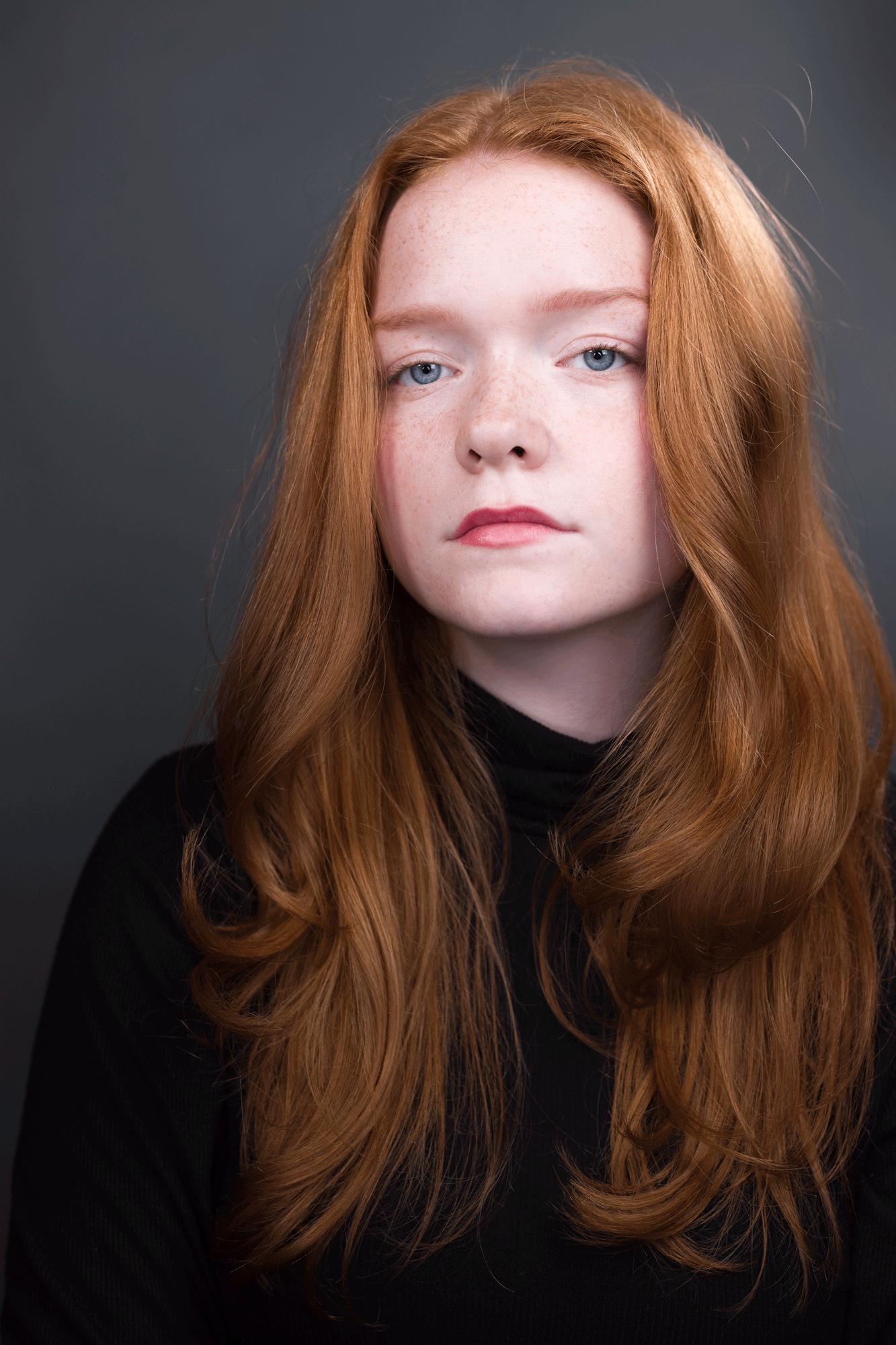 actor Scarlett Earls large photo