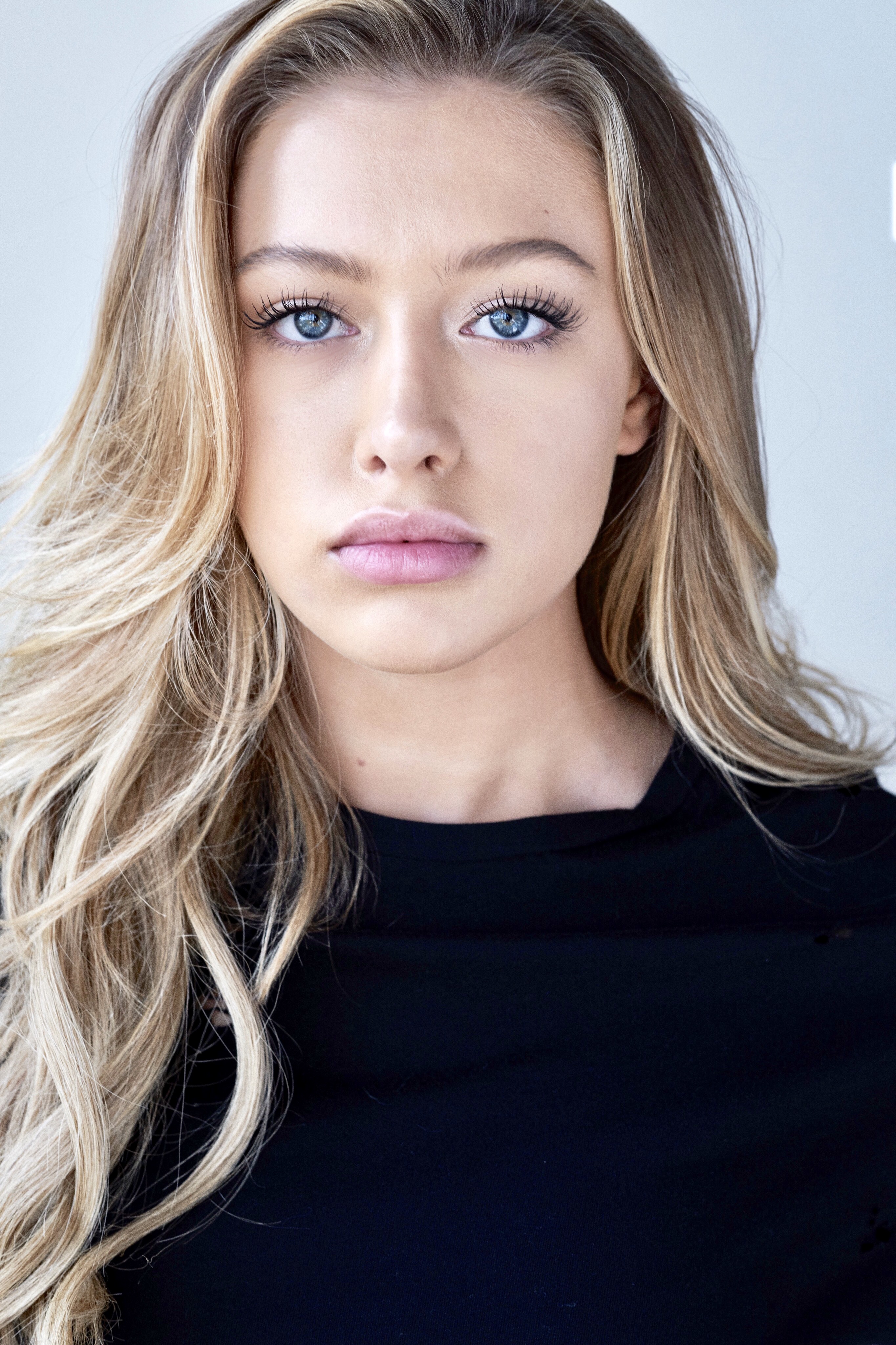 actor Logan Riley large photo