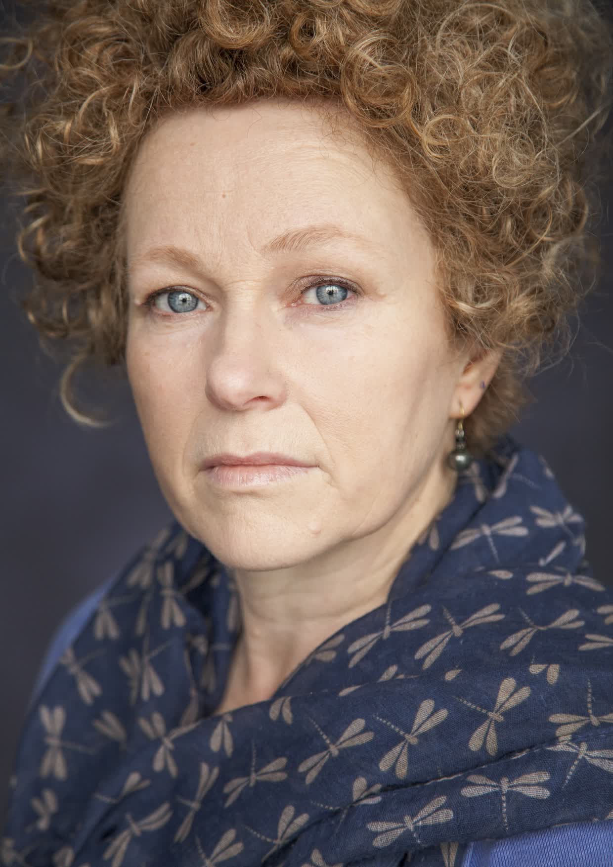 actor Ally Ni Chiarain large photo