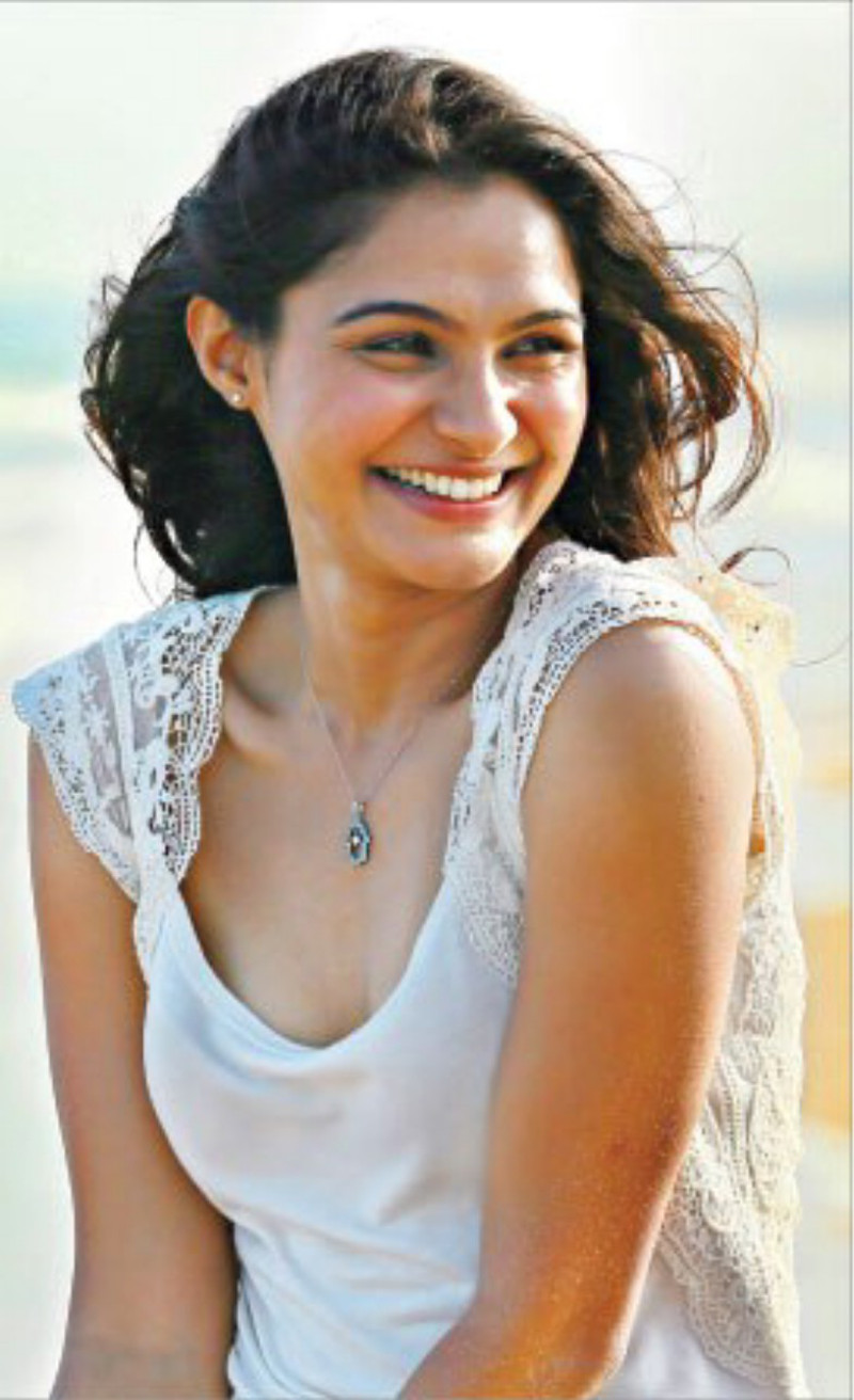 actor Andrea Jeremiah large photo