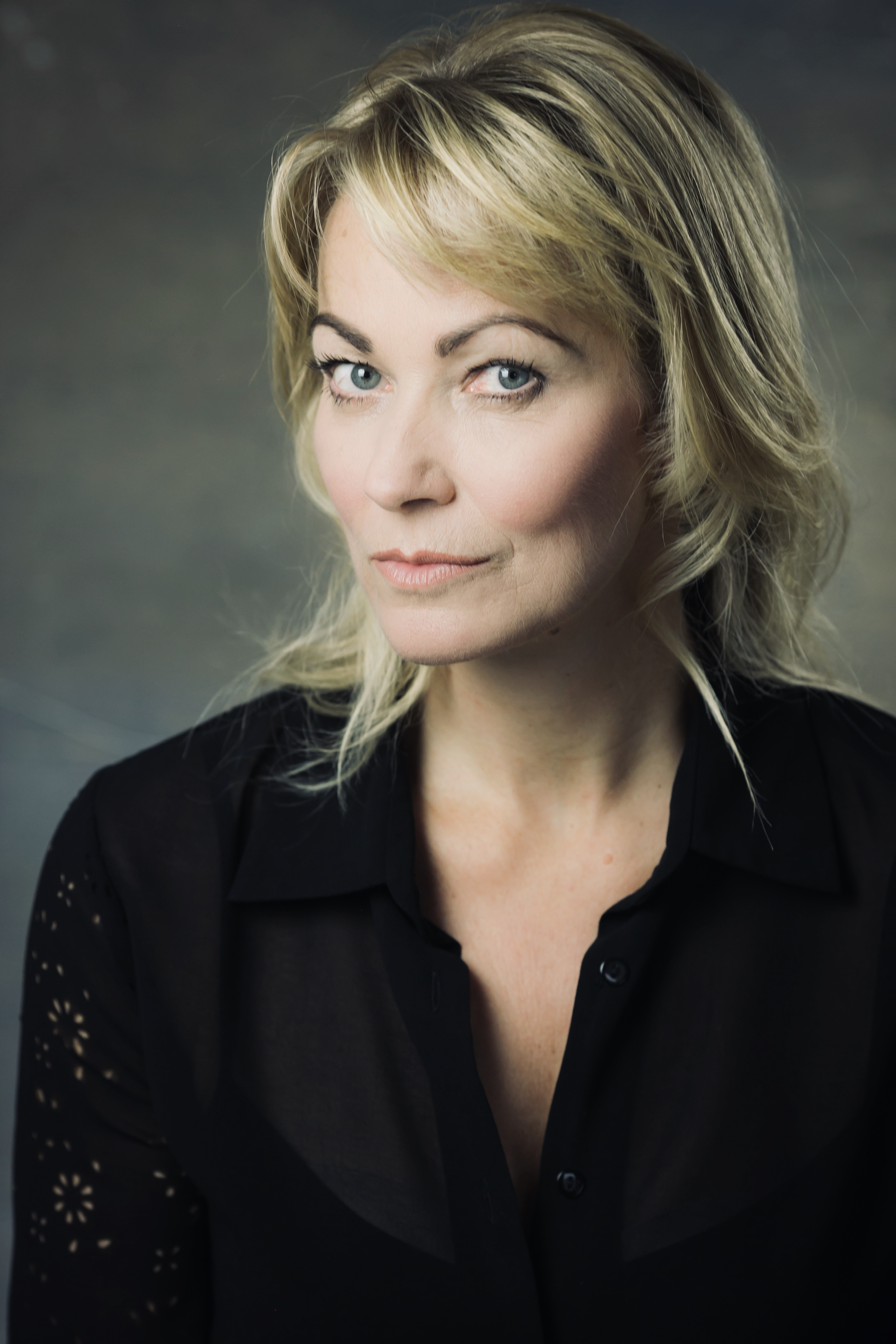 actor Terri Dwyer large photo