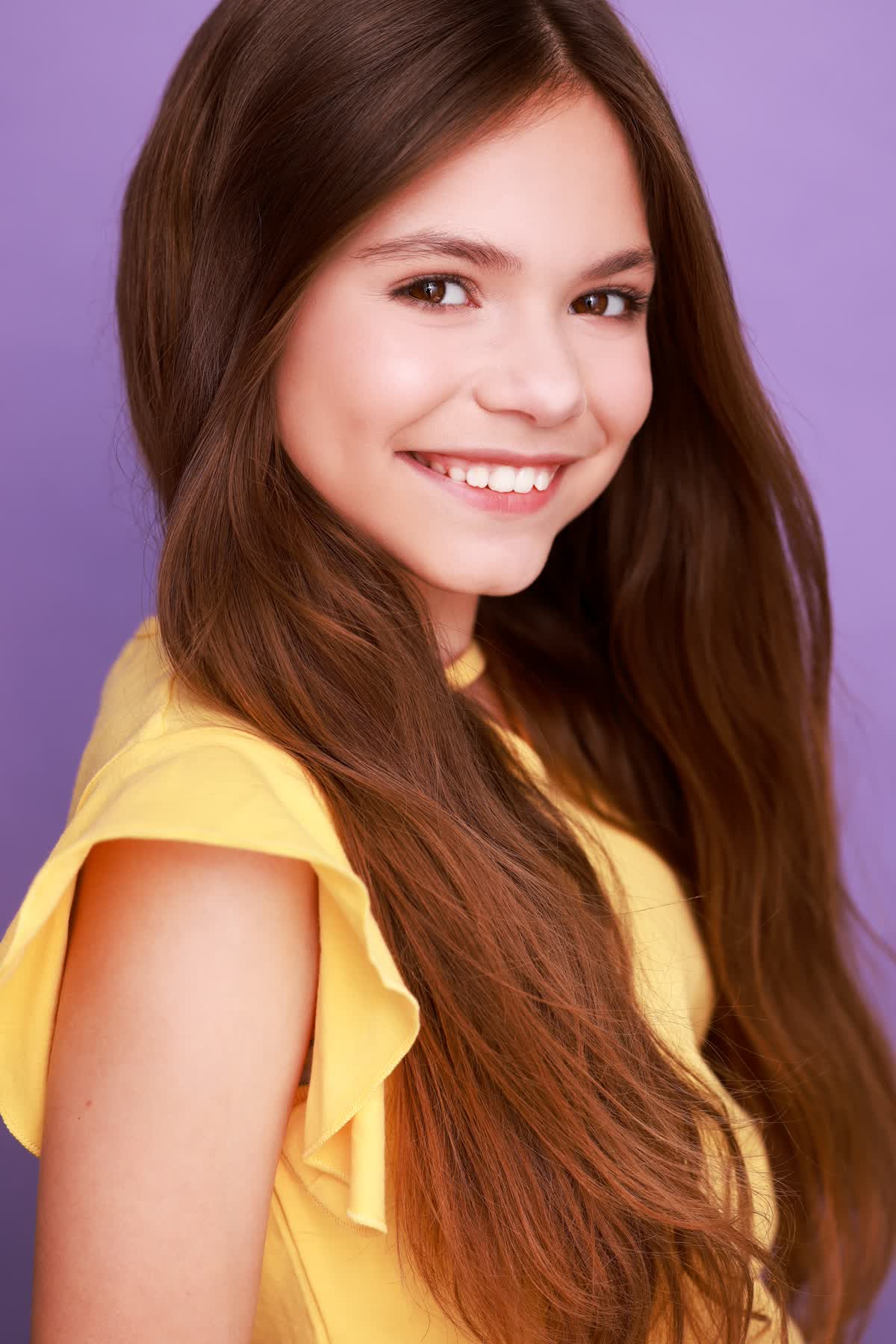 actor Ava Torres large photo