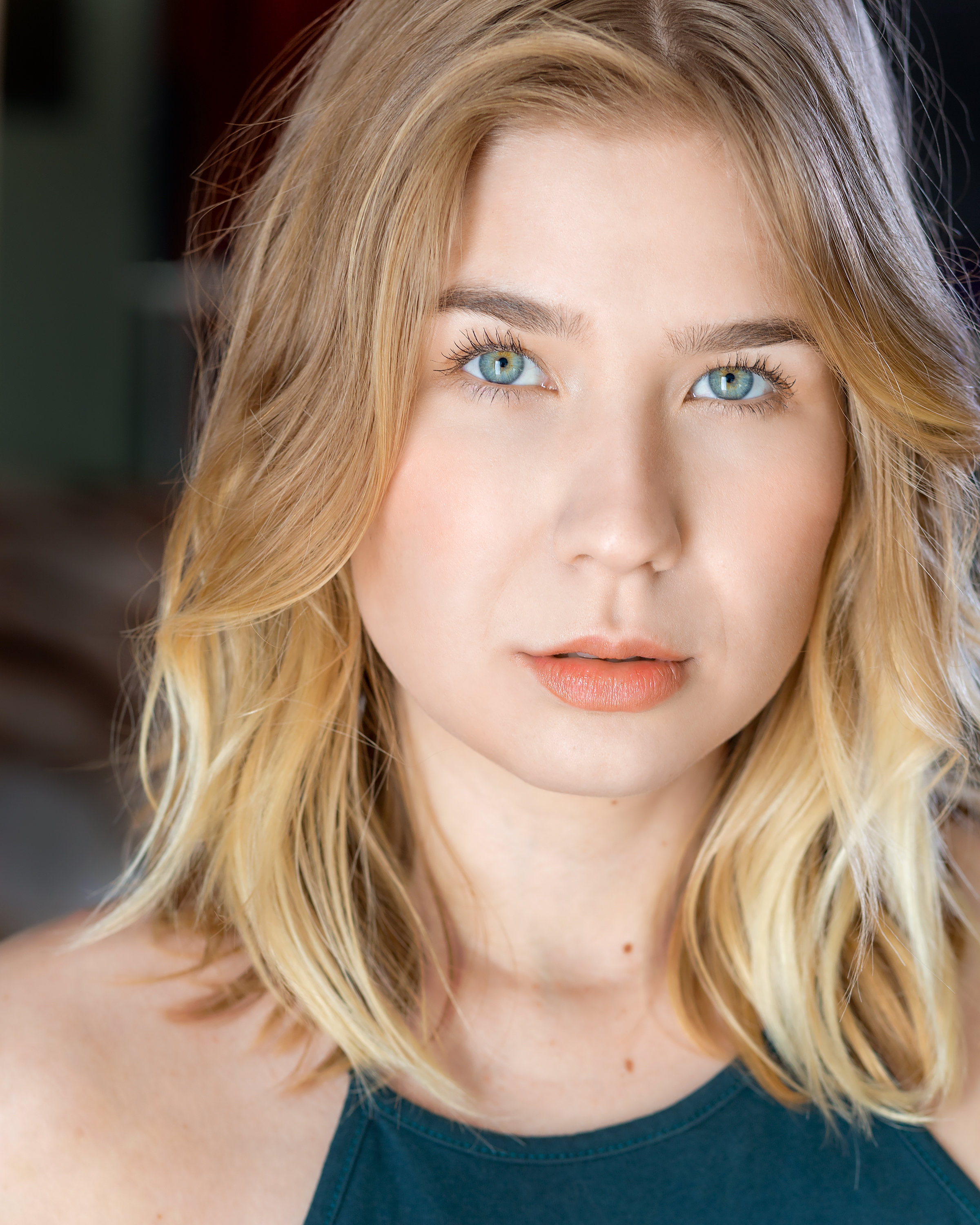 actor Justine Miranda large photo