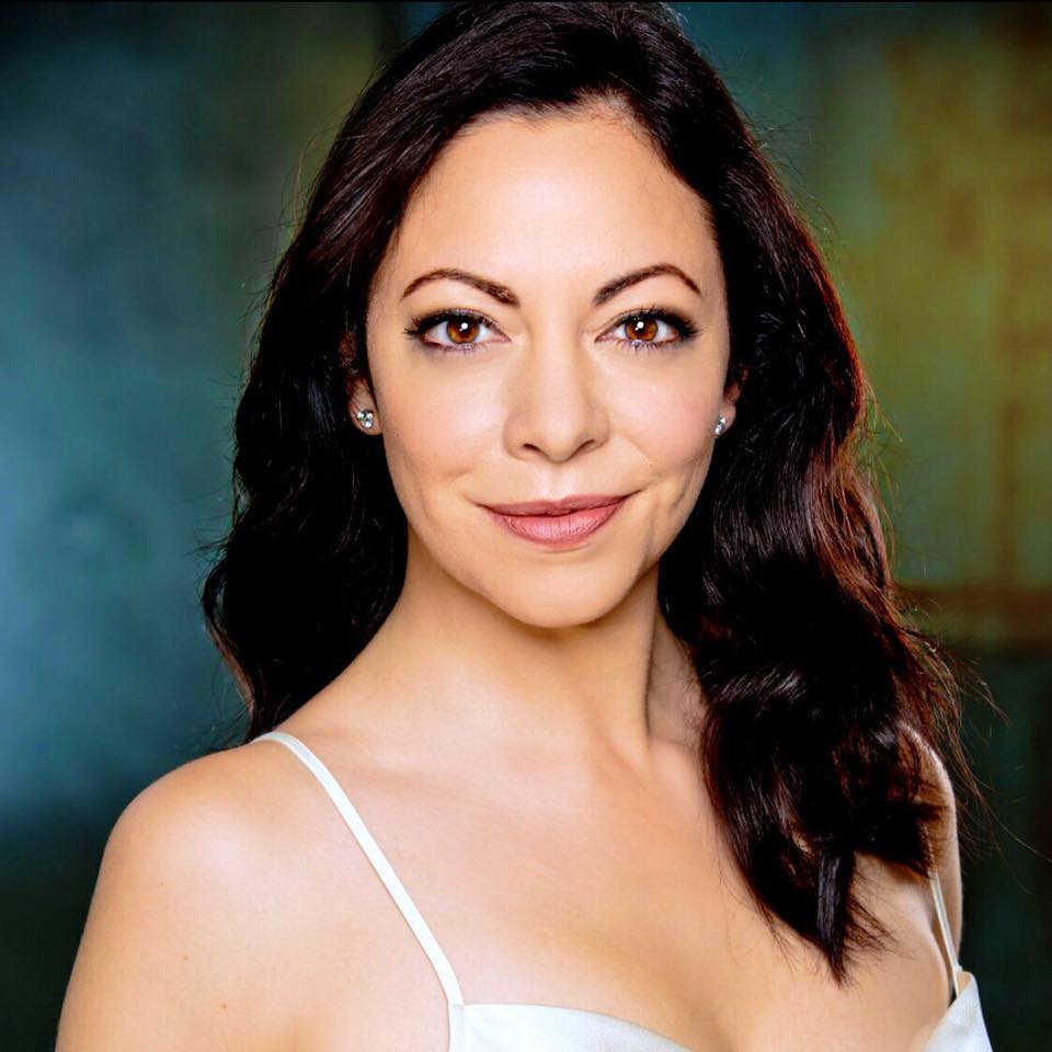 actor Angela Sauer large photo