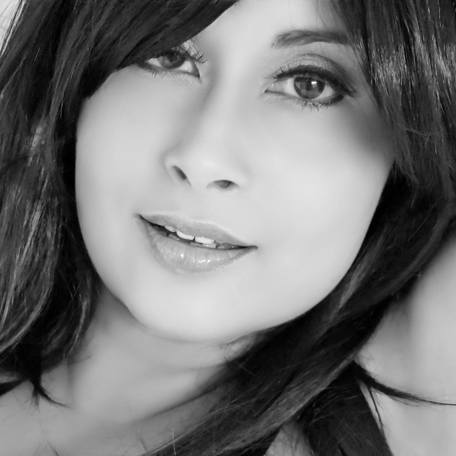 actor Aiysha Saagar large photo