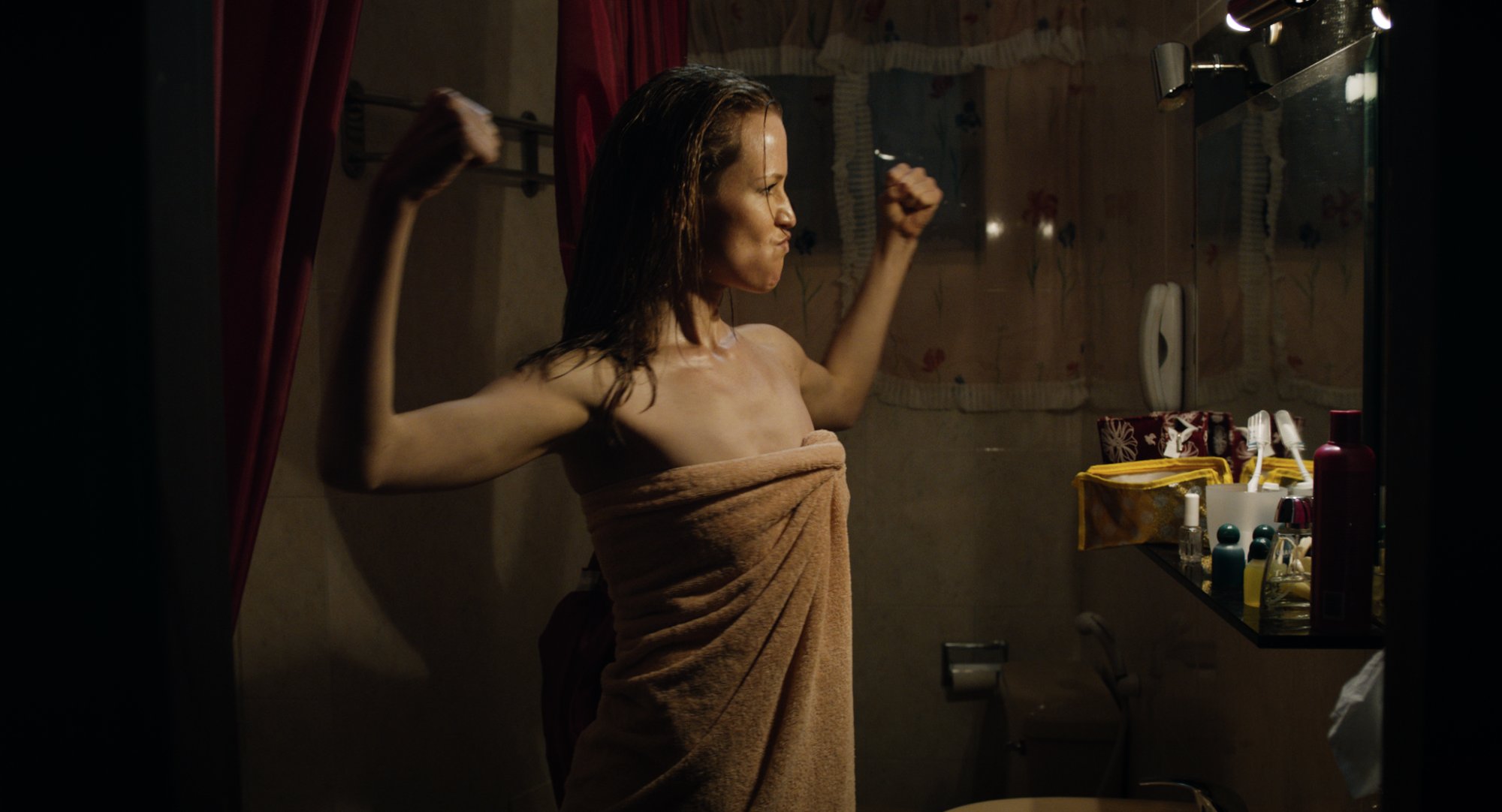 actor Manon Kahle large photo