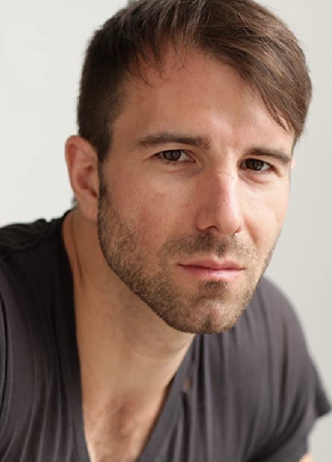 actor Alex Hurt large photo