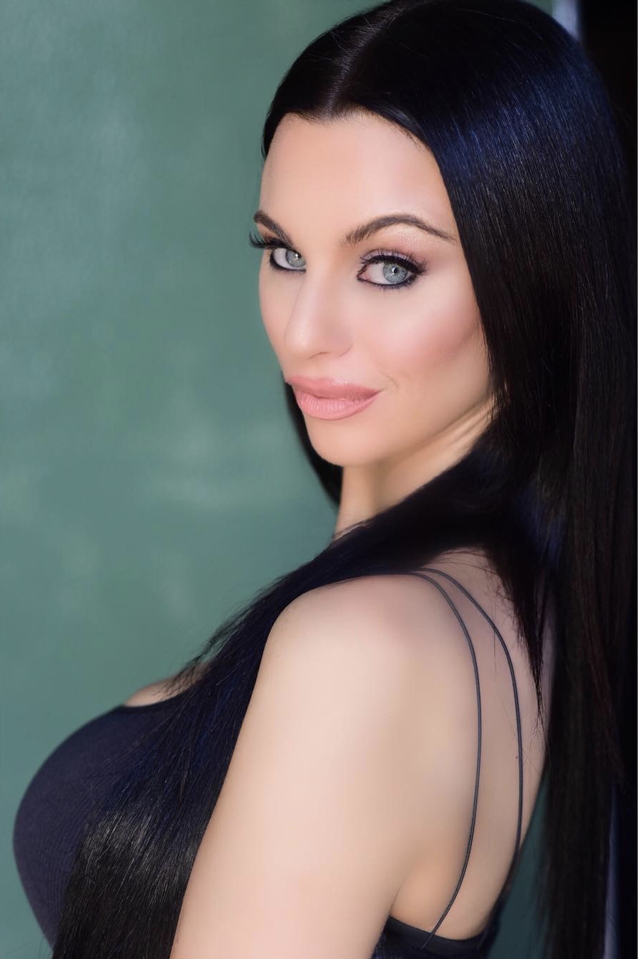 actor Elizabeth Mulhern large photo