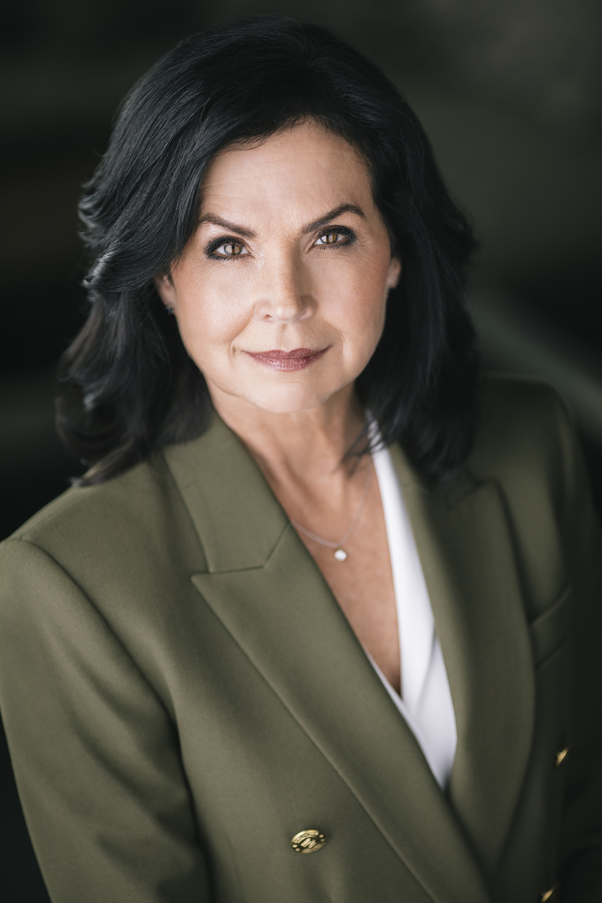 actor Robyn Bradley large photo