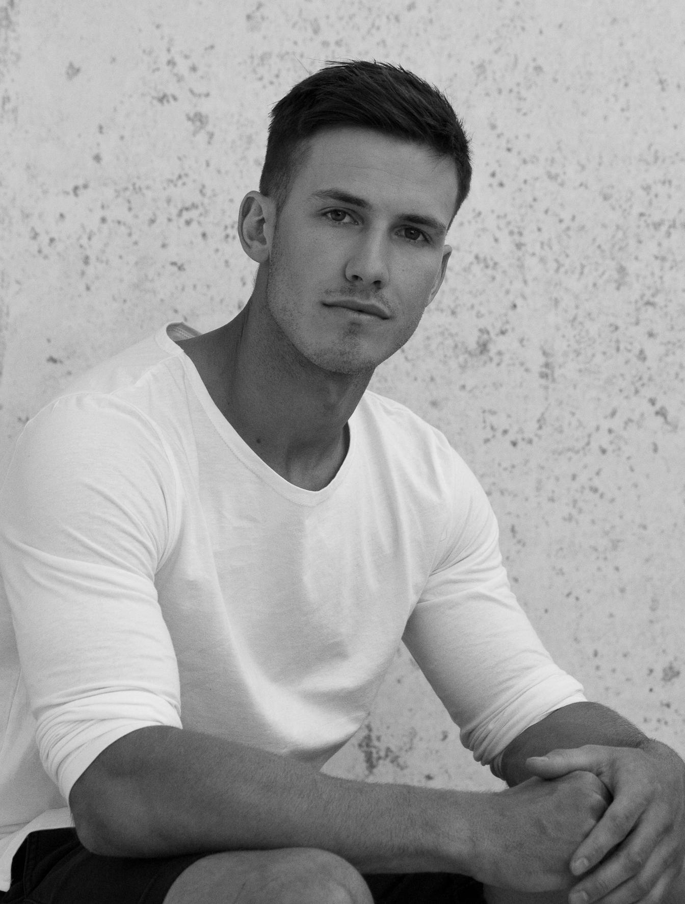 actor Ben Toyer large photo