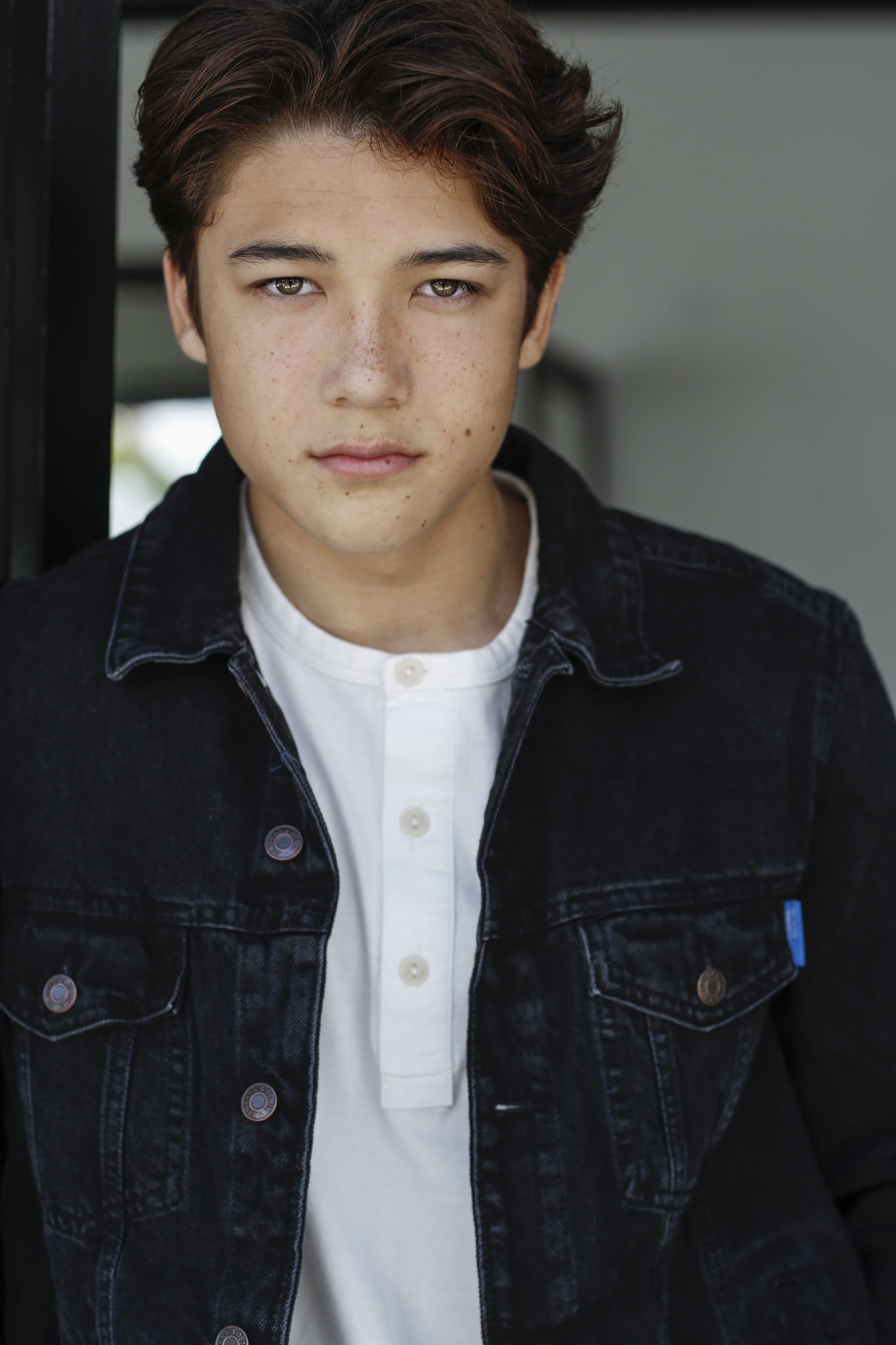 actor Ezra Dewey large photo