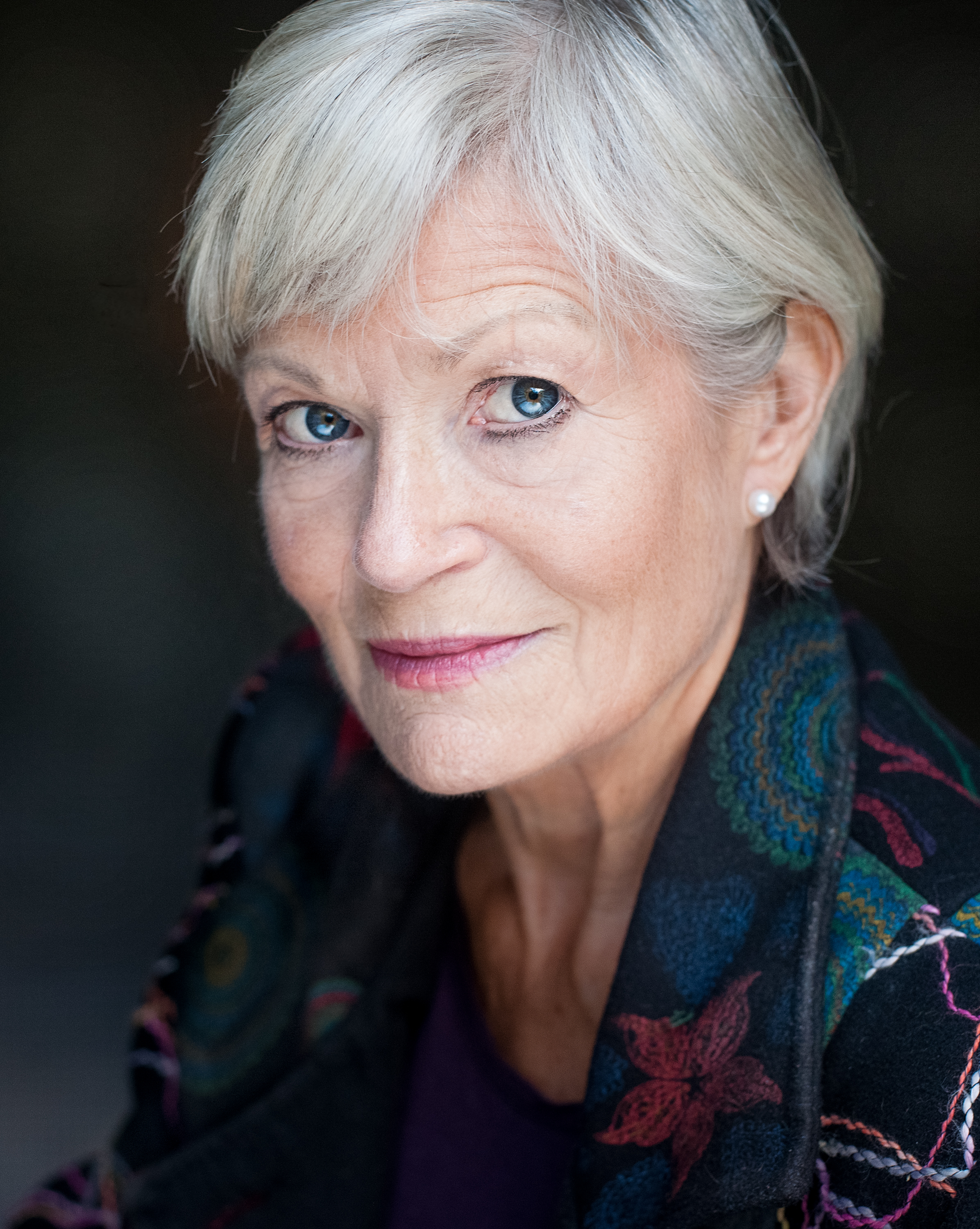 actor Annabel Leventon large photo