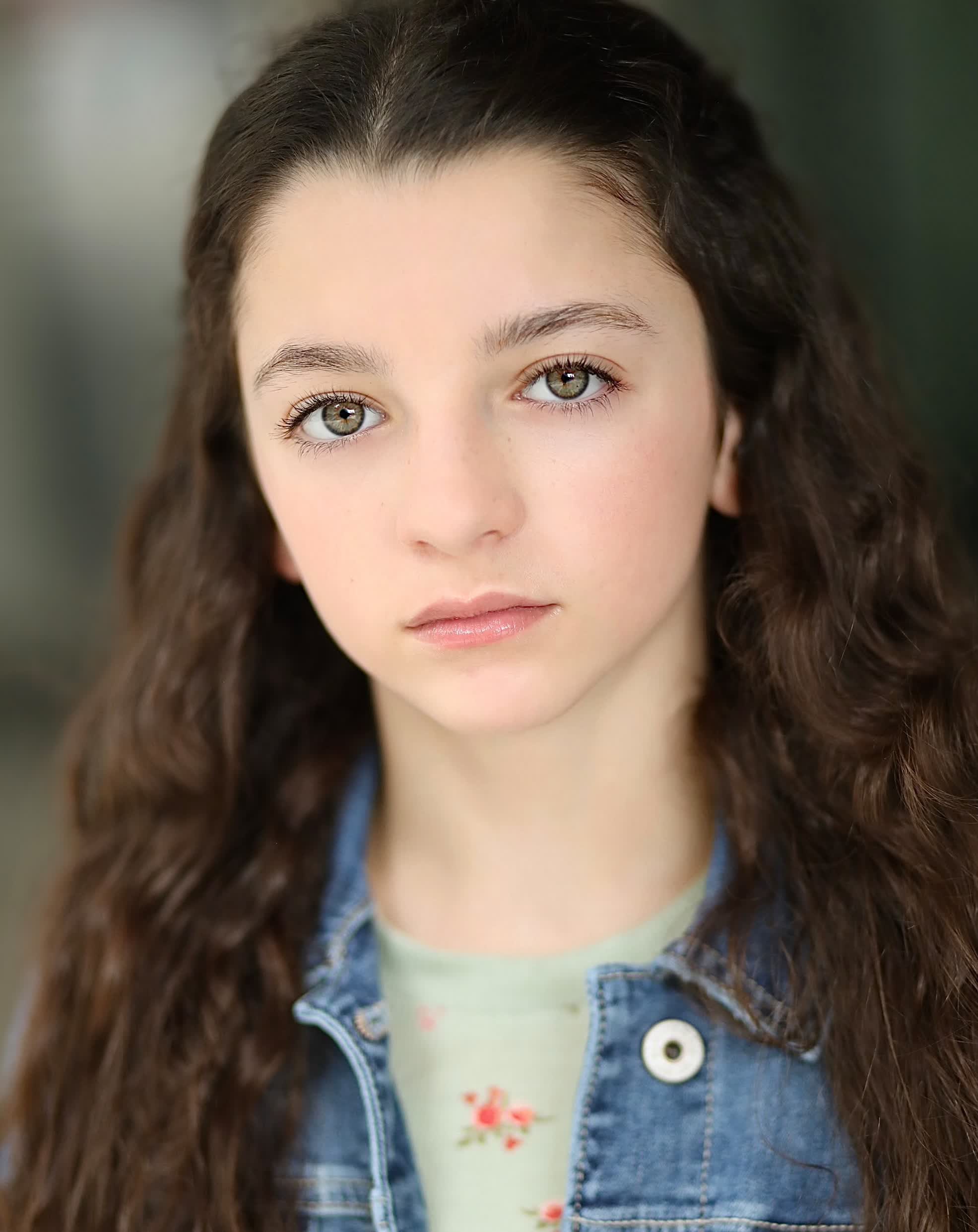 actor Sophie Knapp large photo