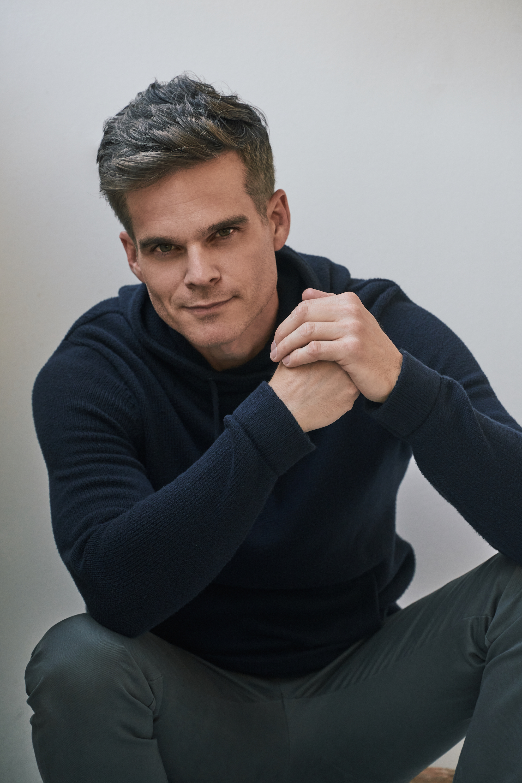 actor Greg Rikaart large photo