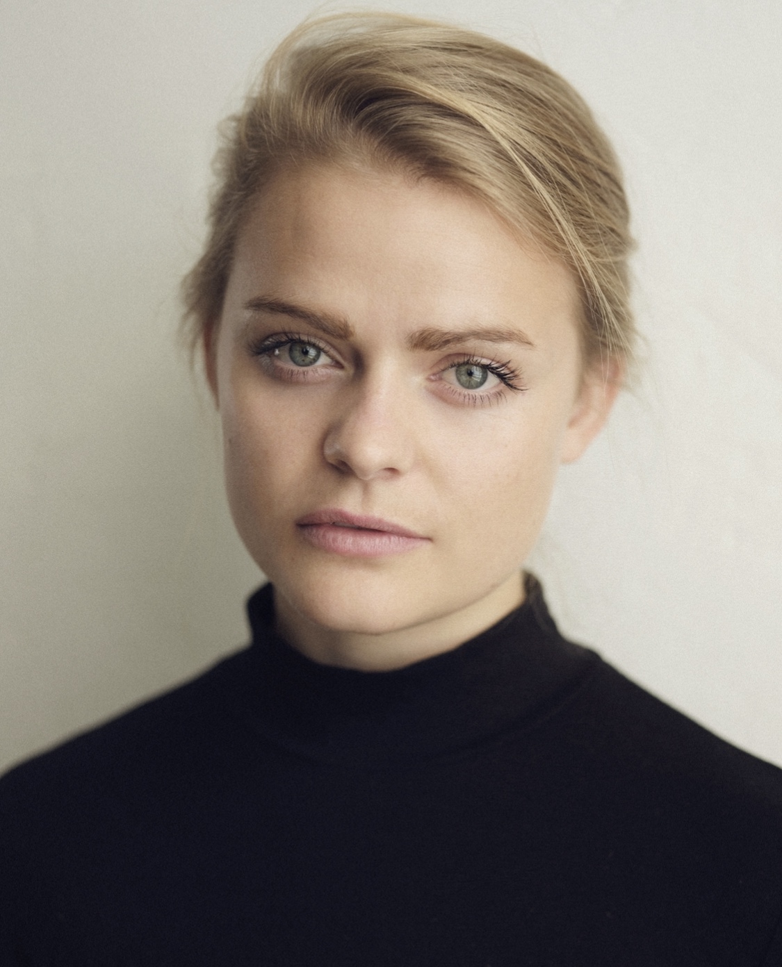 actor Megan Purvis large photo