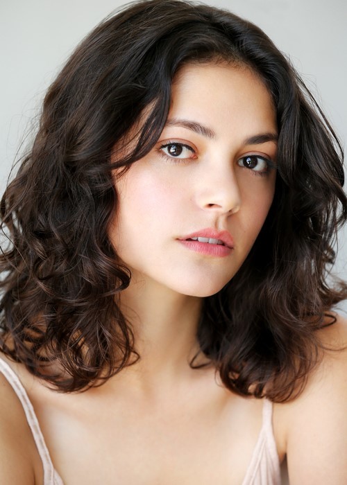 actor Blu Hunt large photo