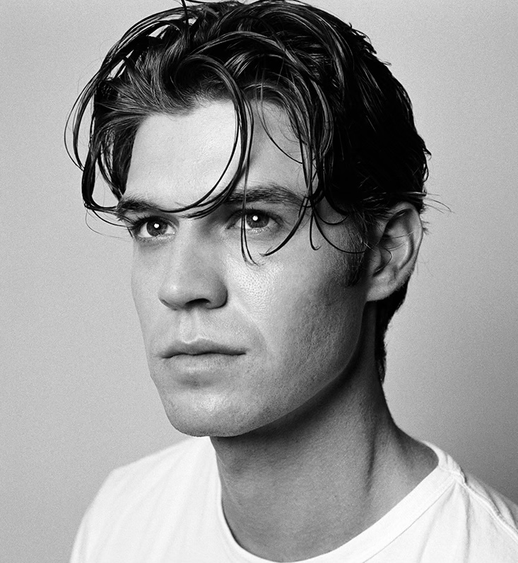 actor Colin Ford large photo