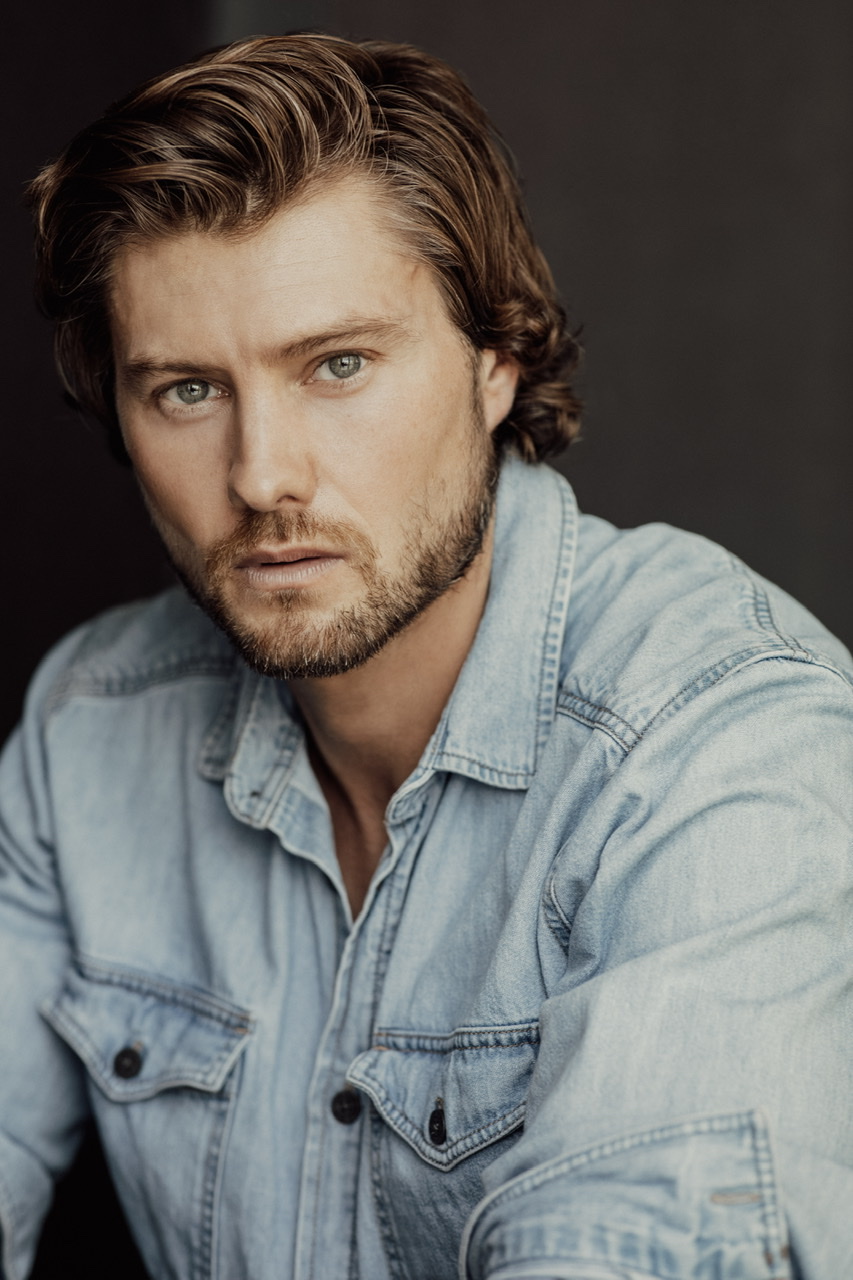 actor Sebastian Stewart large photo