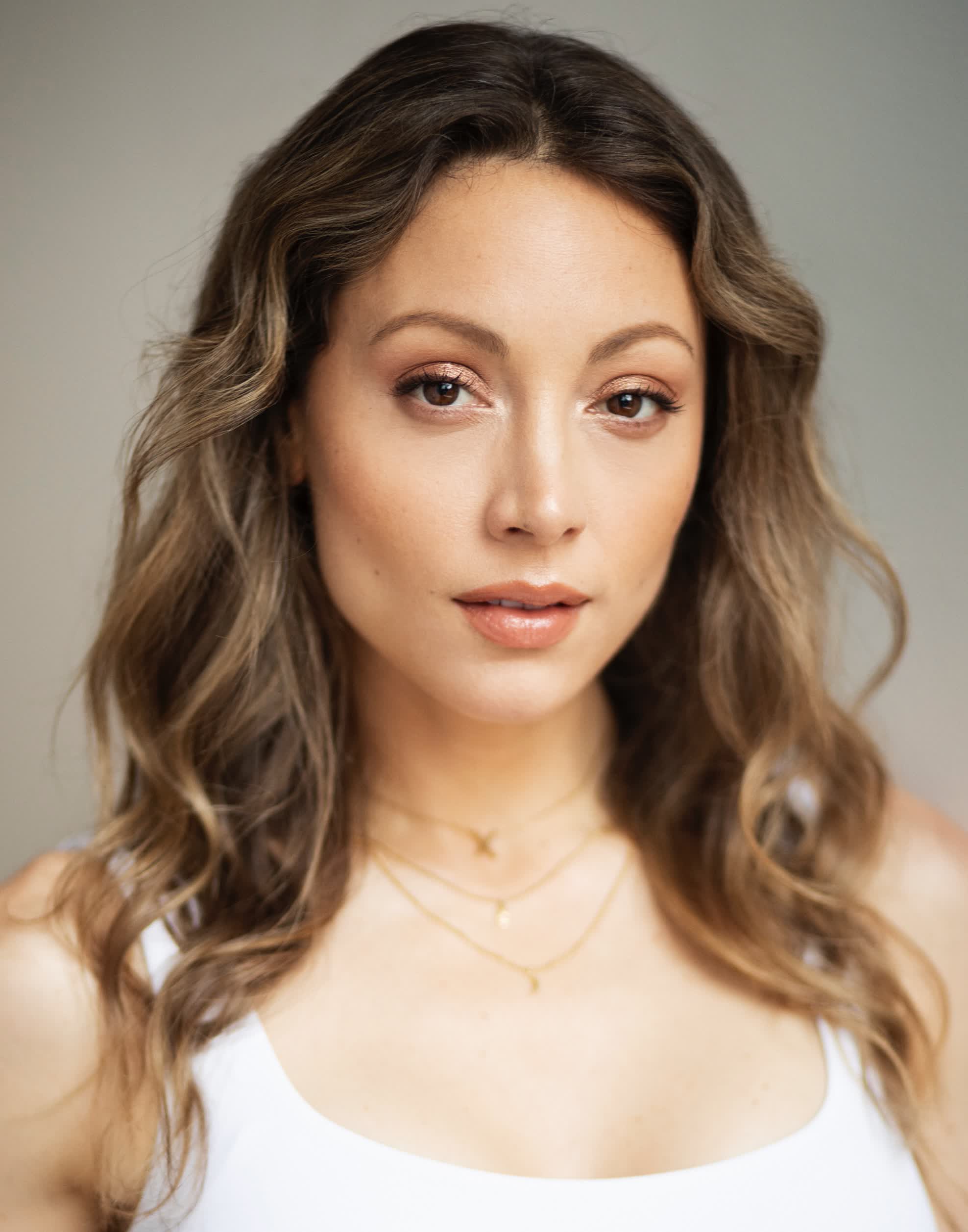 actor Leah Gibson large photo