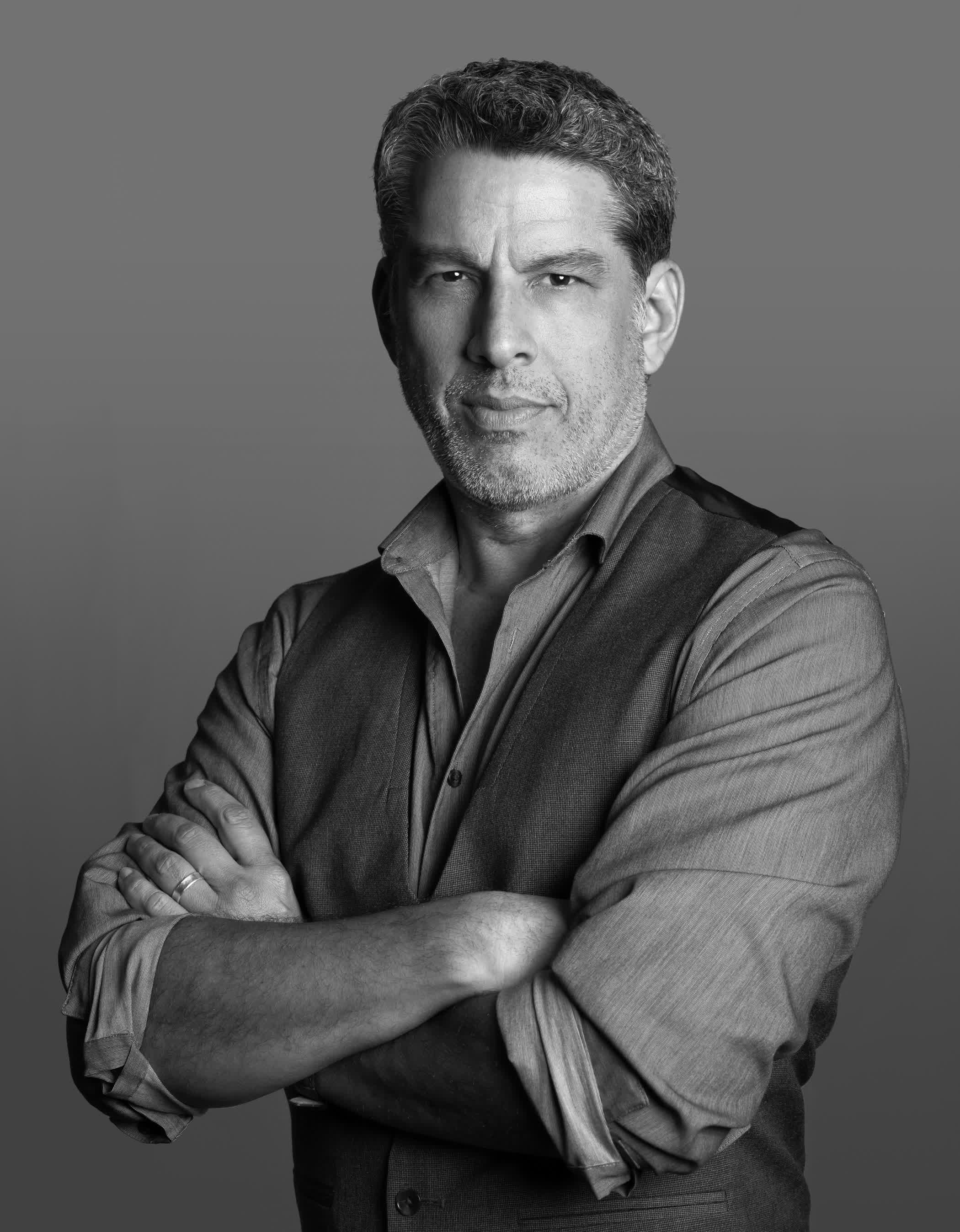 actor Bruno Irizarry large photo