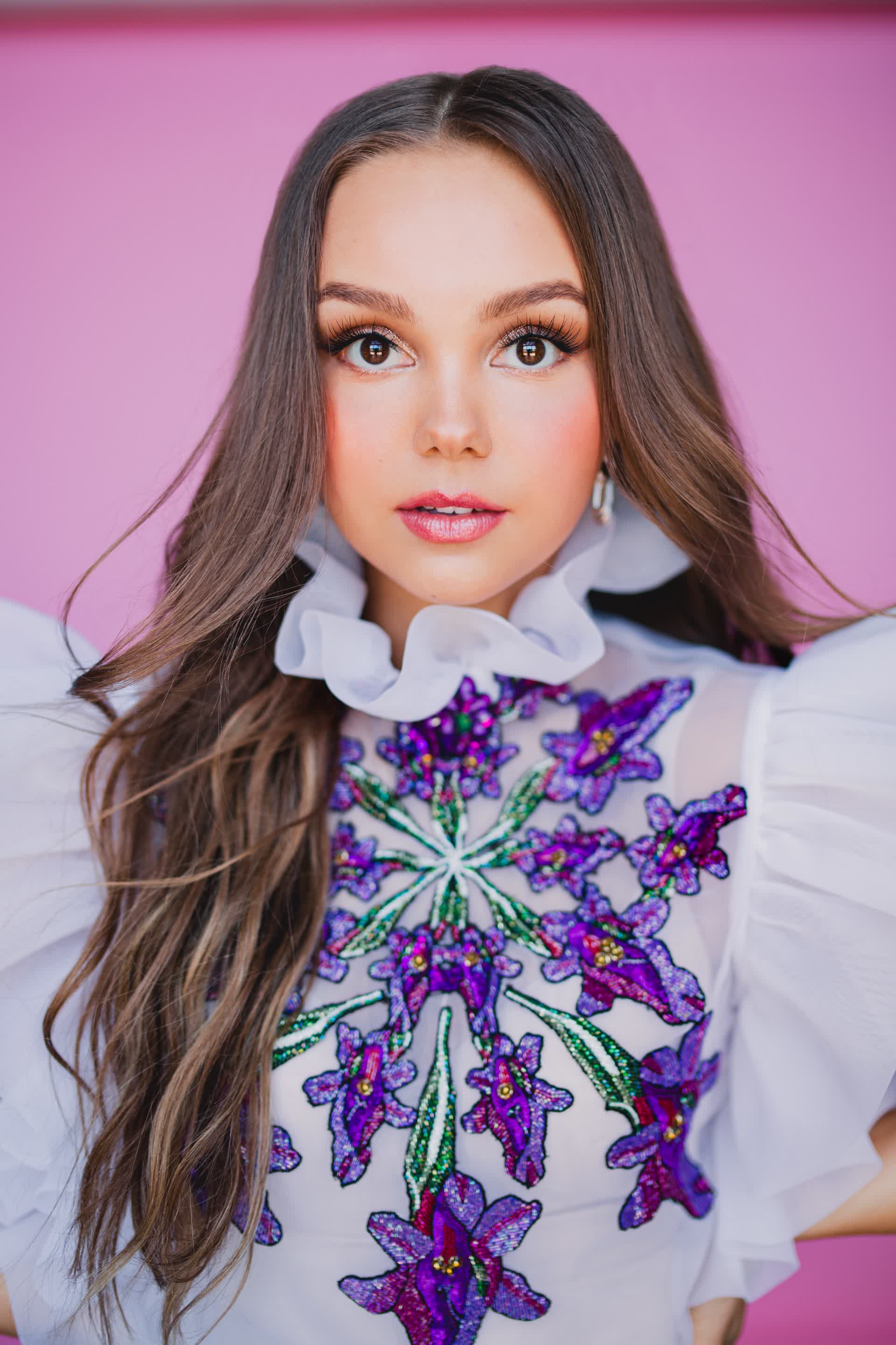 actor Savannah Lee May large photo