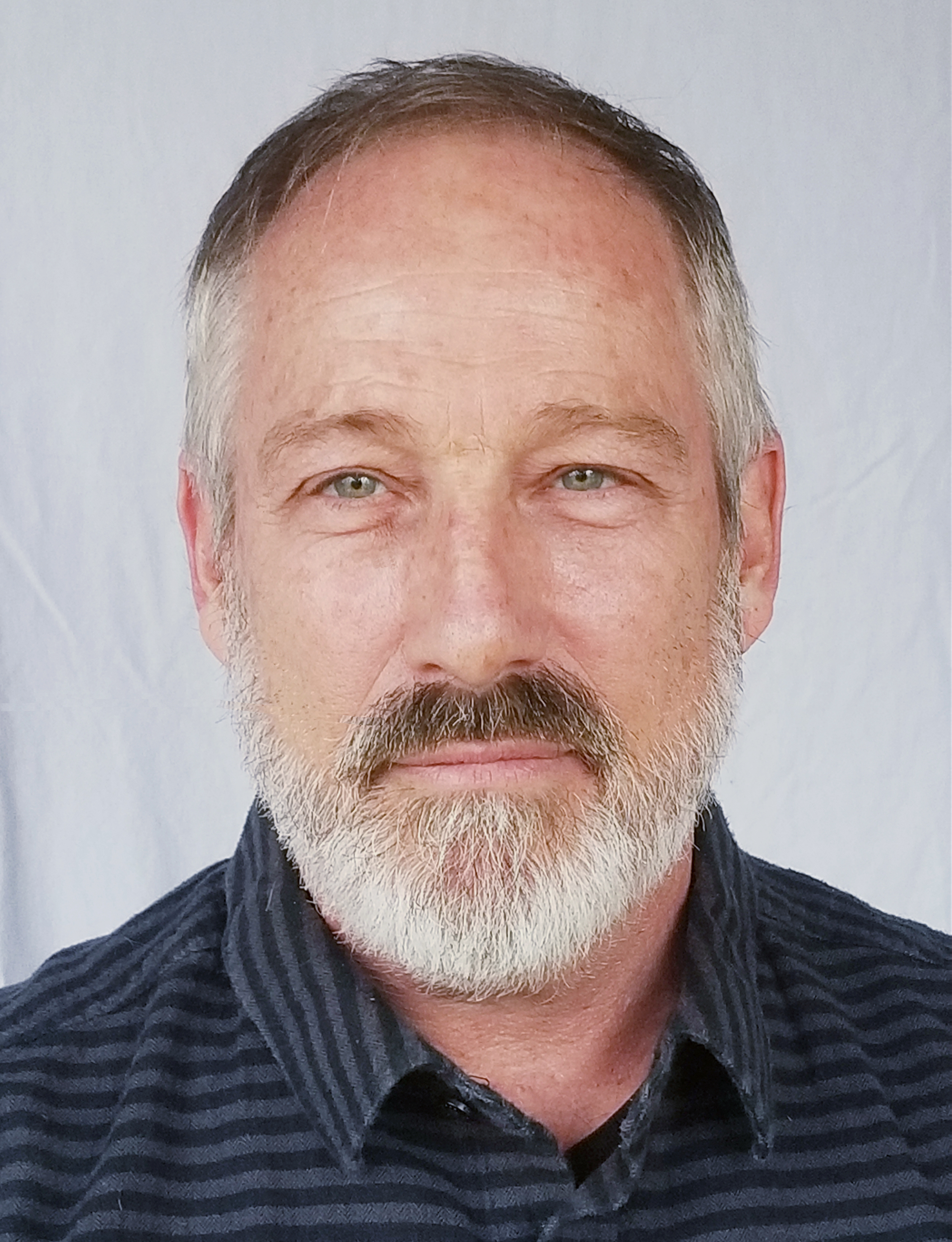 actor Graham Green large photo