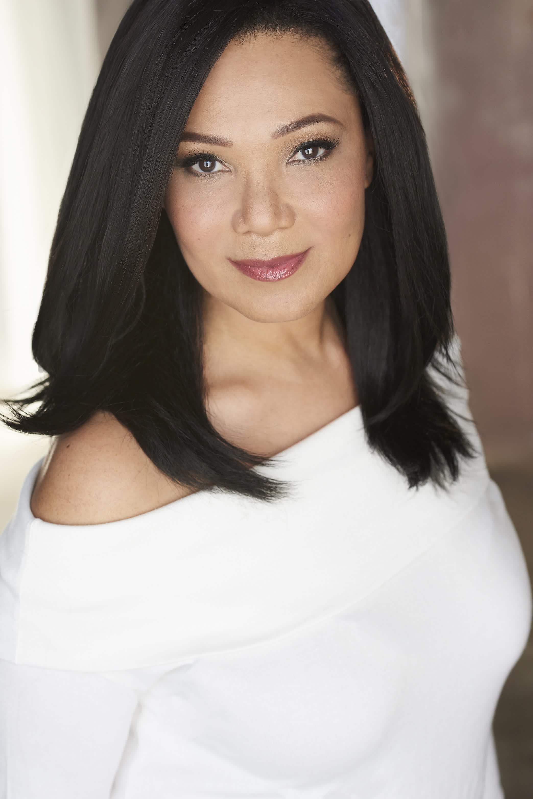 actor Gina St. John large photo