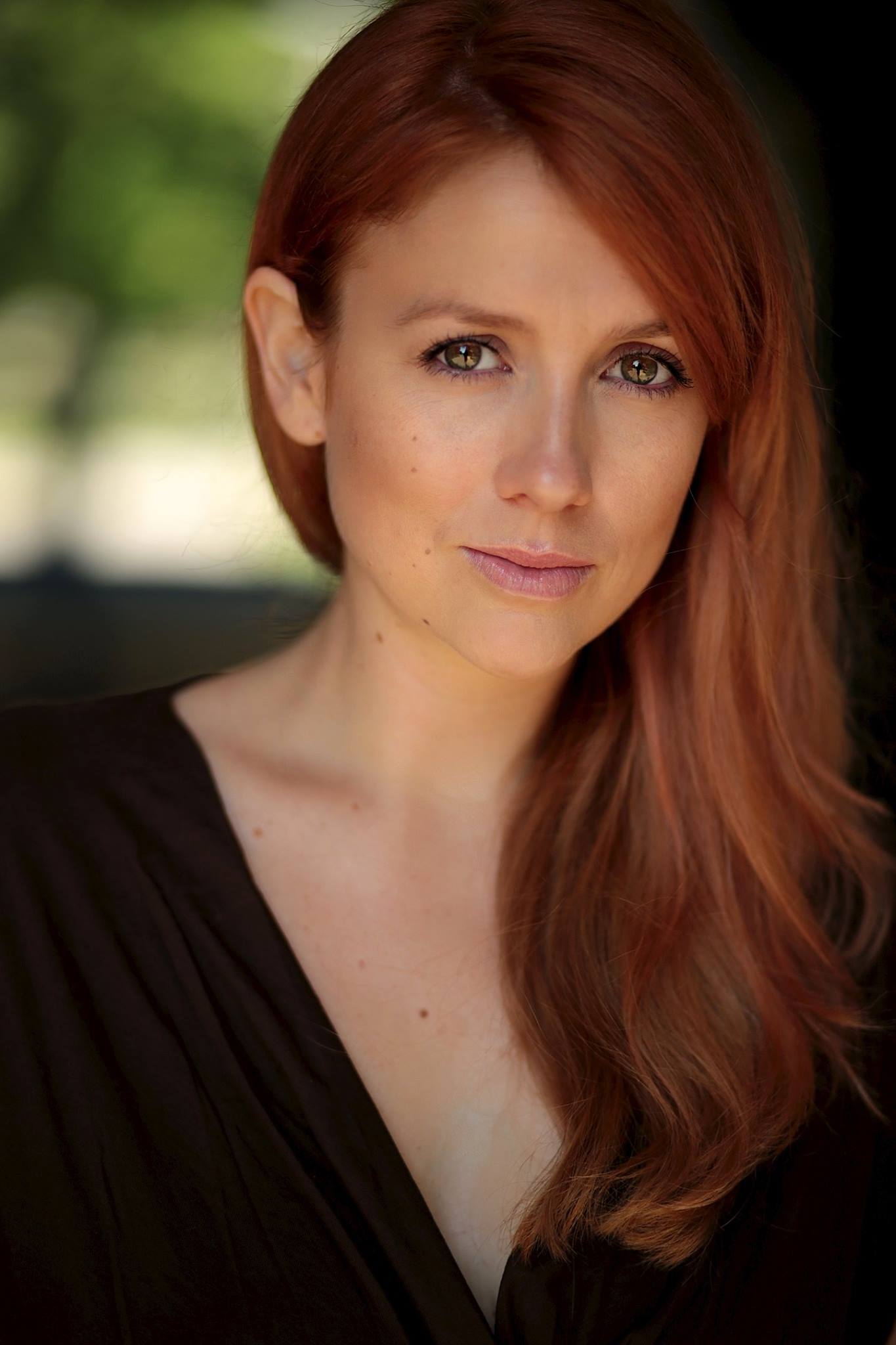 actor Zara Symes large photo