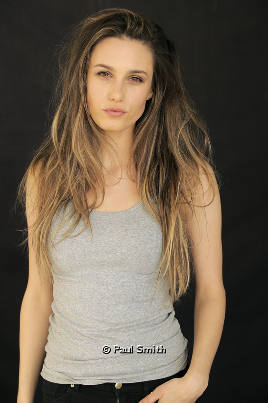 actor Lily Robinson large photo