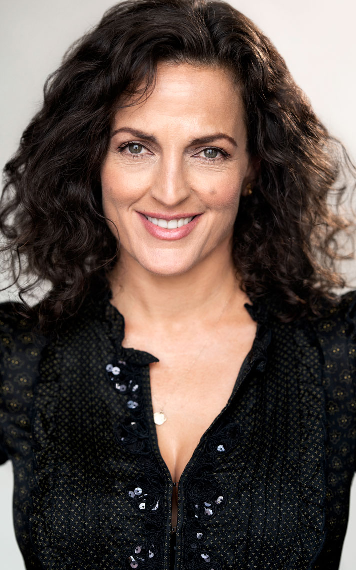 actor Nicole Ansari-Cox large photo