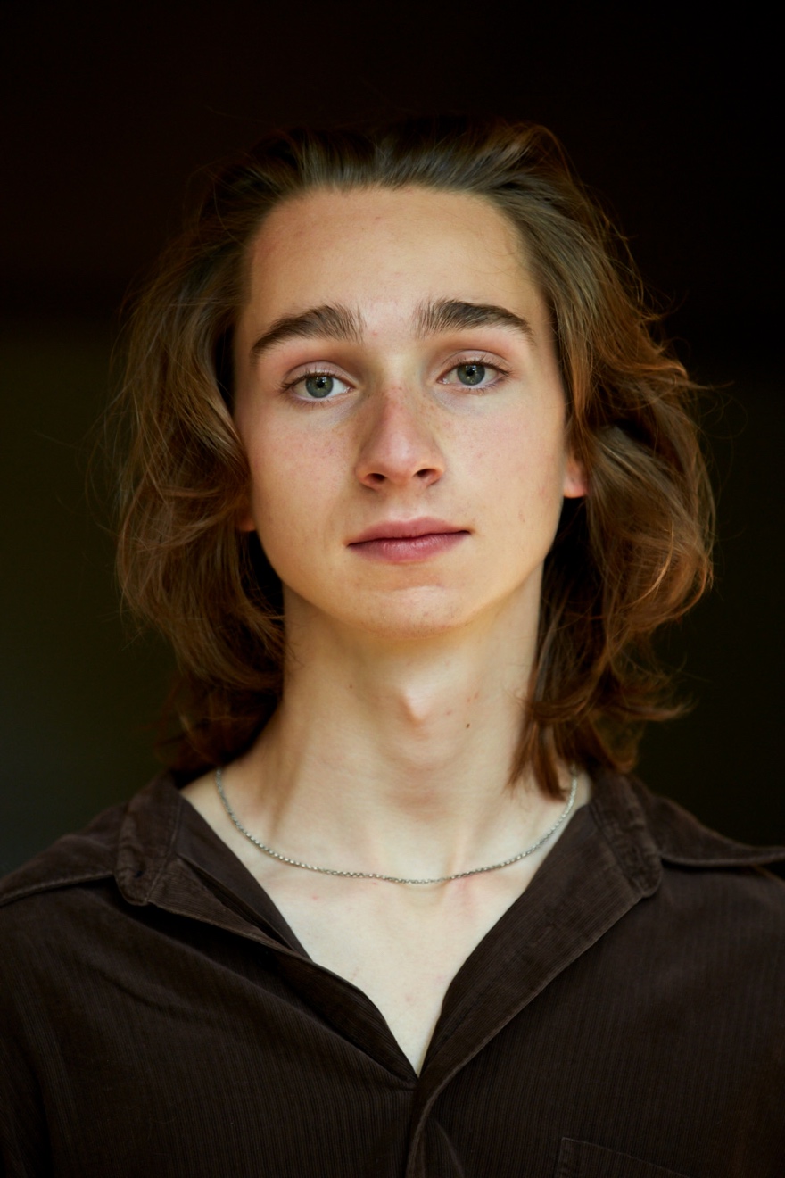 actor Adrian Greensmith large photo