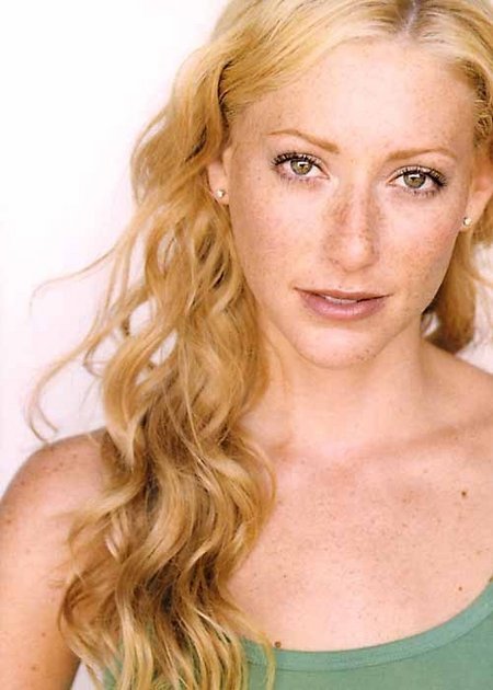 actor Julie Mintz large photo