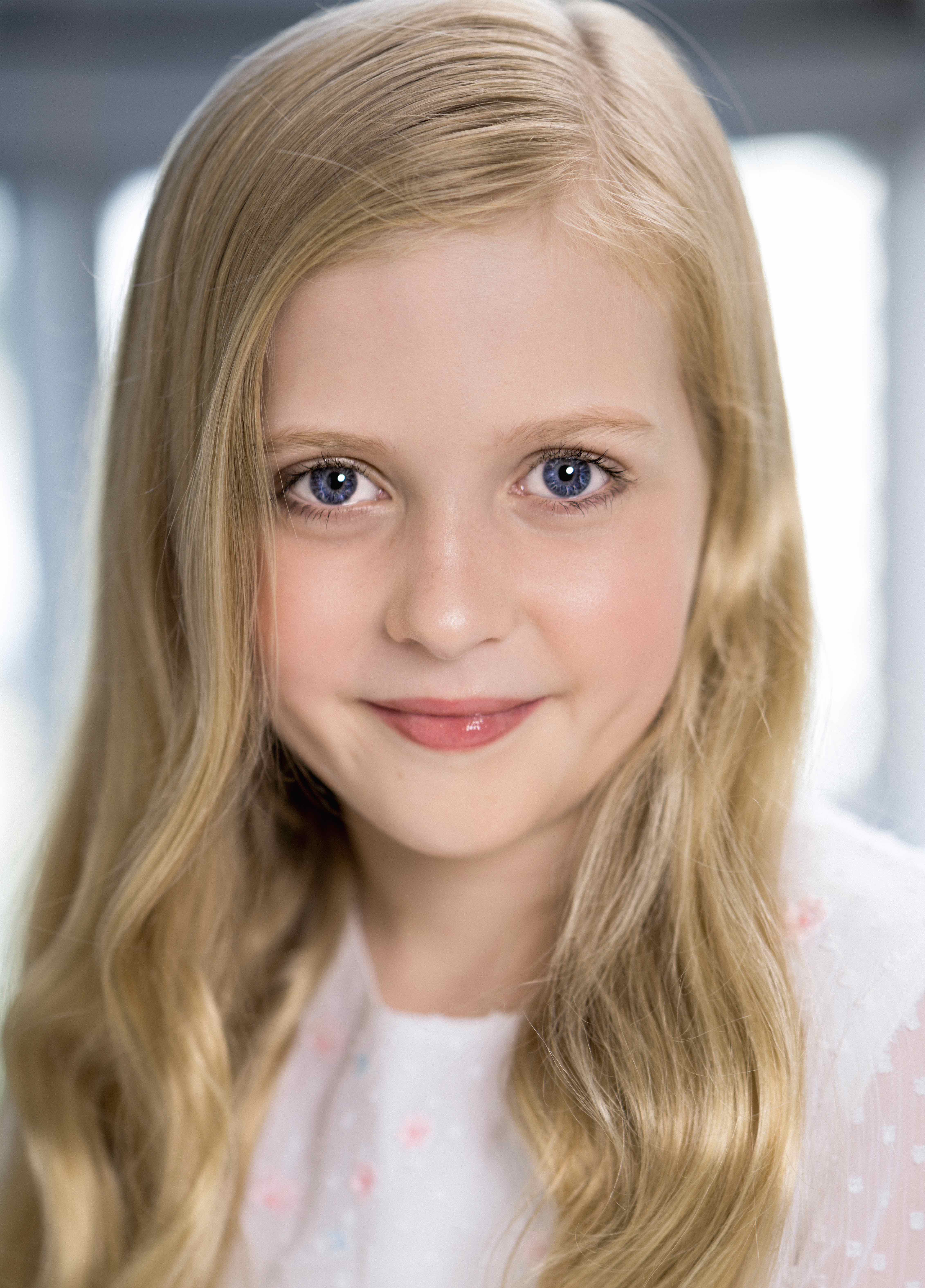 actor Jessi Robertson large photo