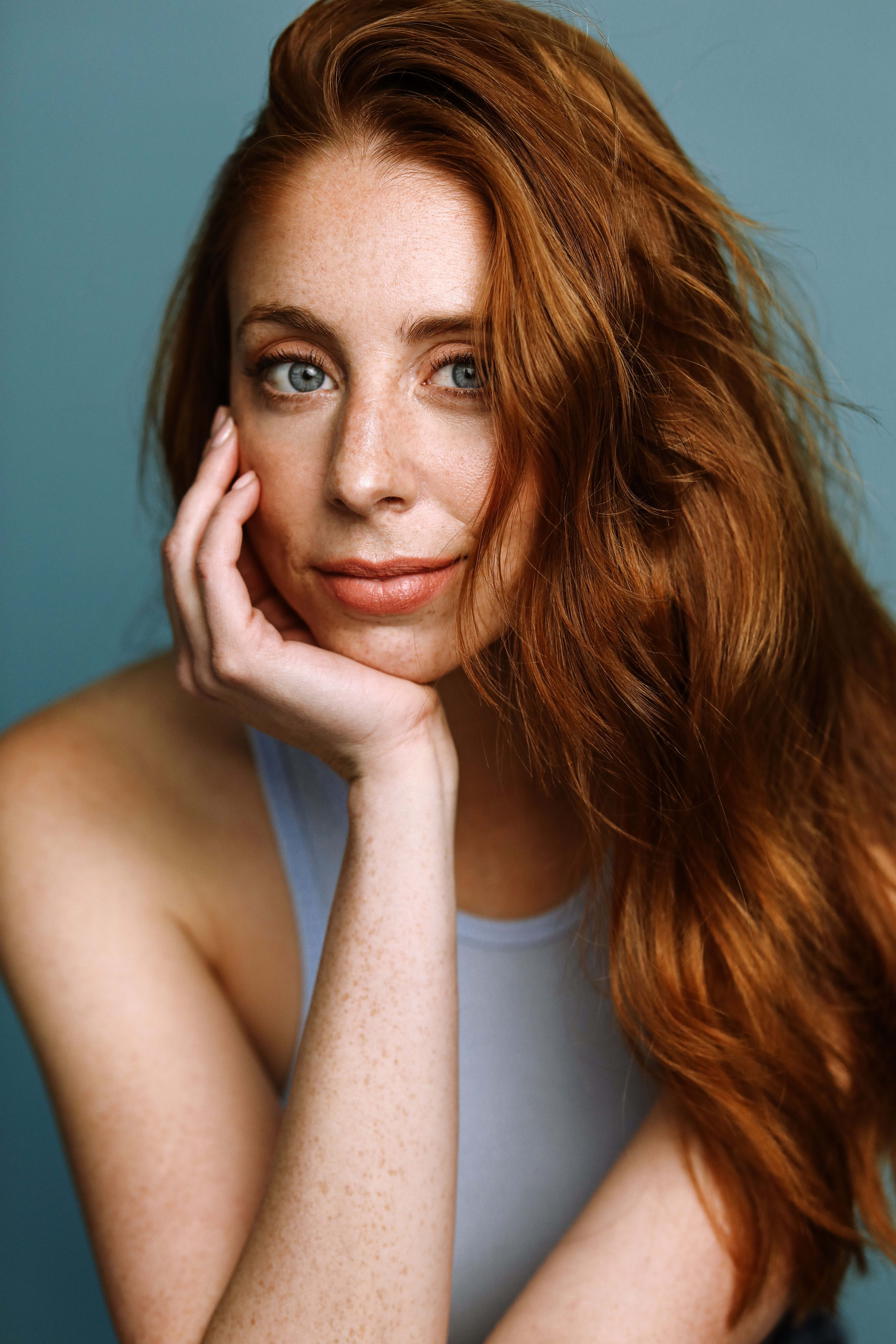 actor Melanie Leishman large photo