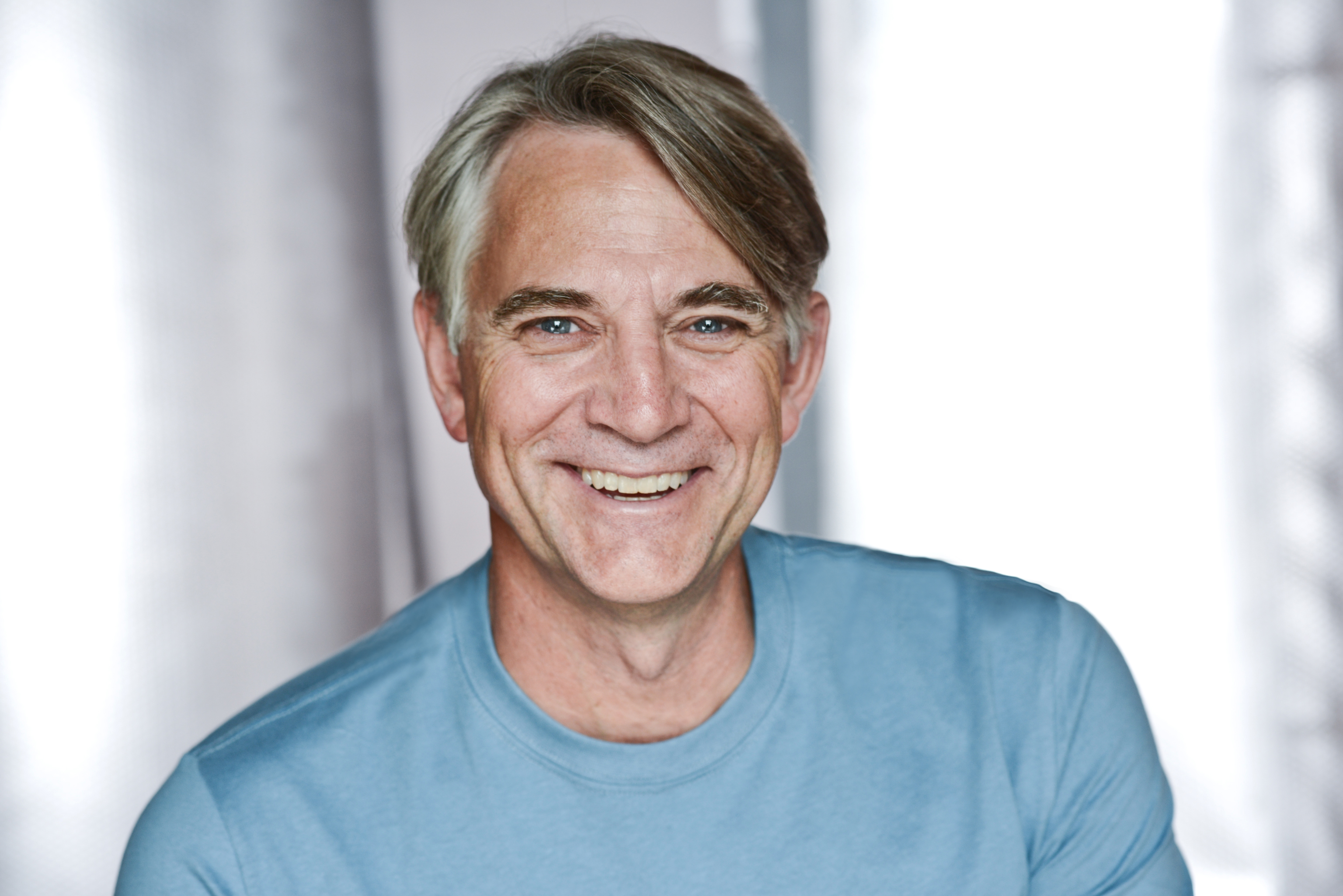 actor Peter Nelson large photo