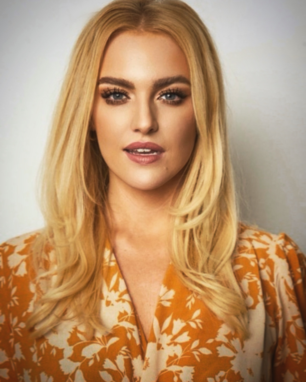 actor Emily Chapman large photo