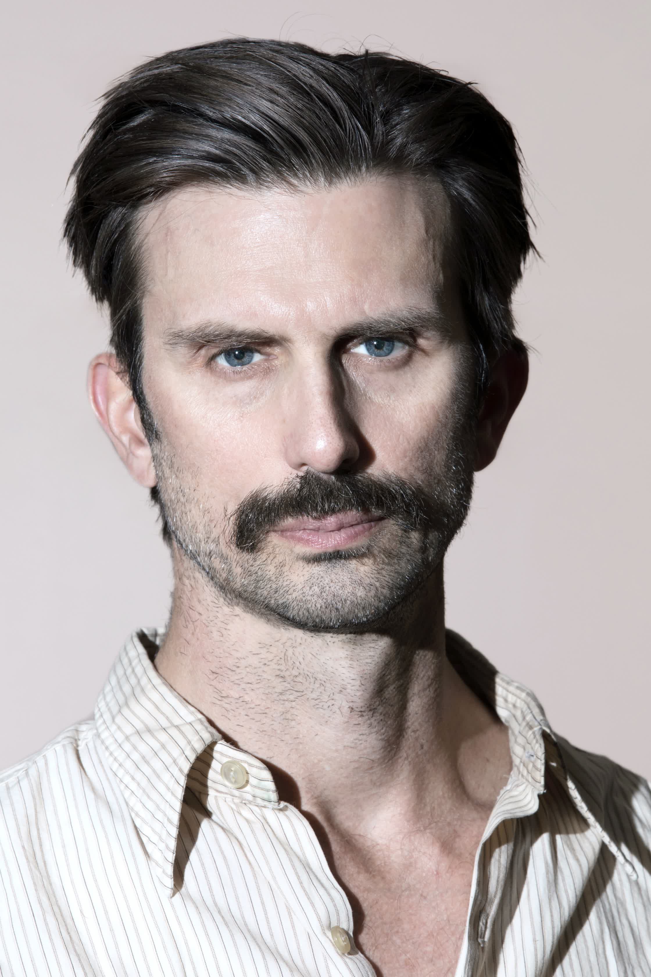 actor Frederick Weller large photo