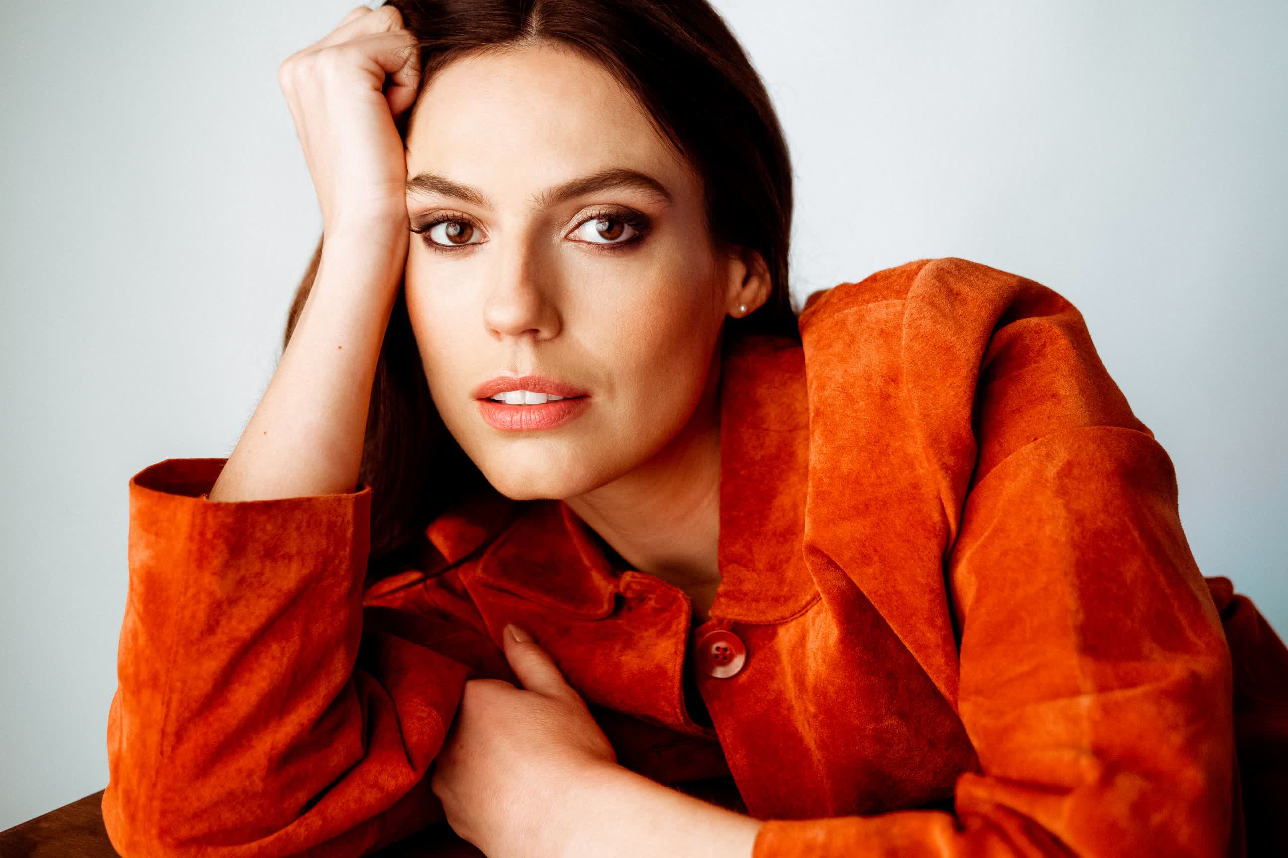 actor Kate Amundsen large photo