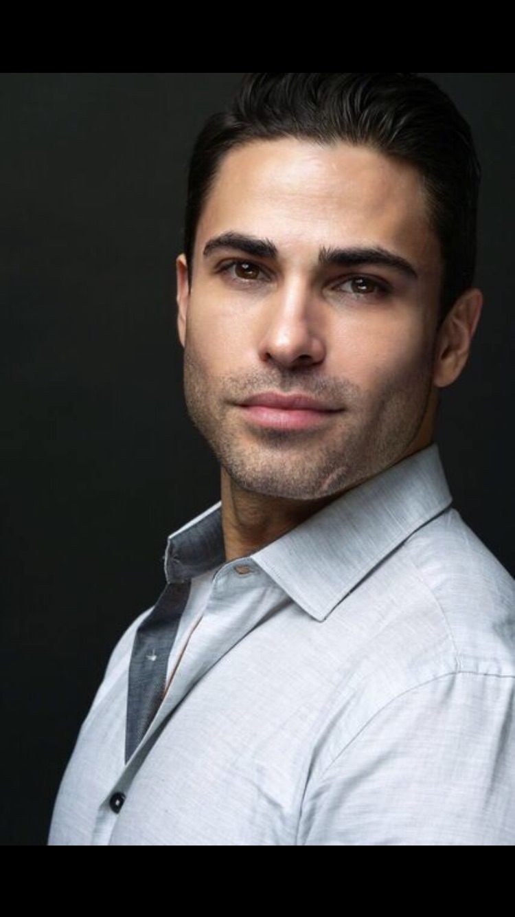 actor Carlo Mendez large photo