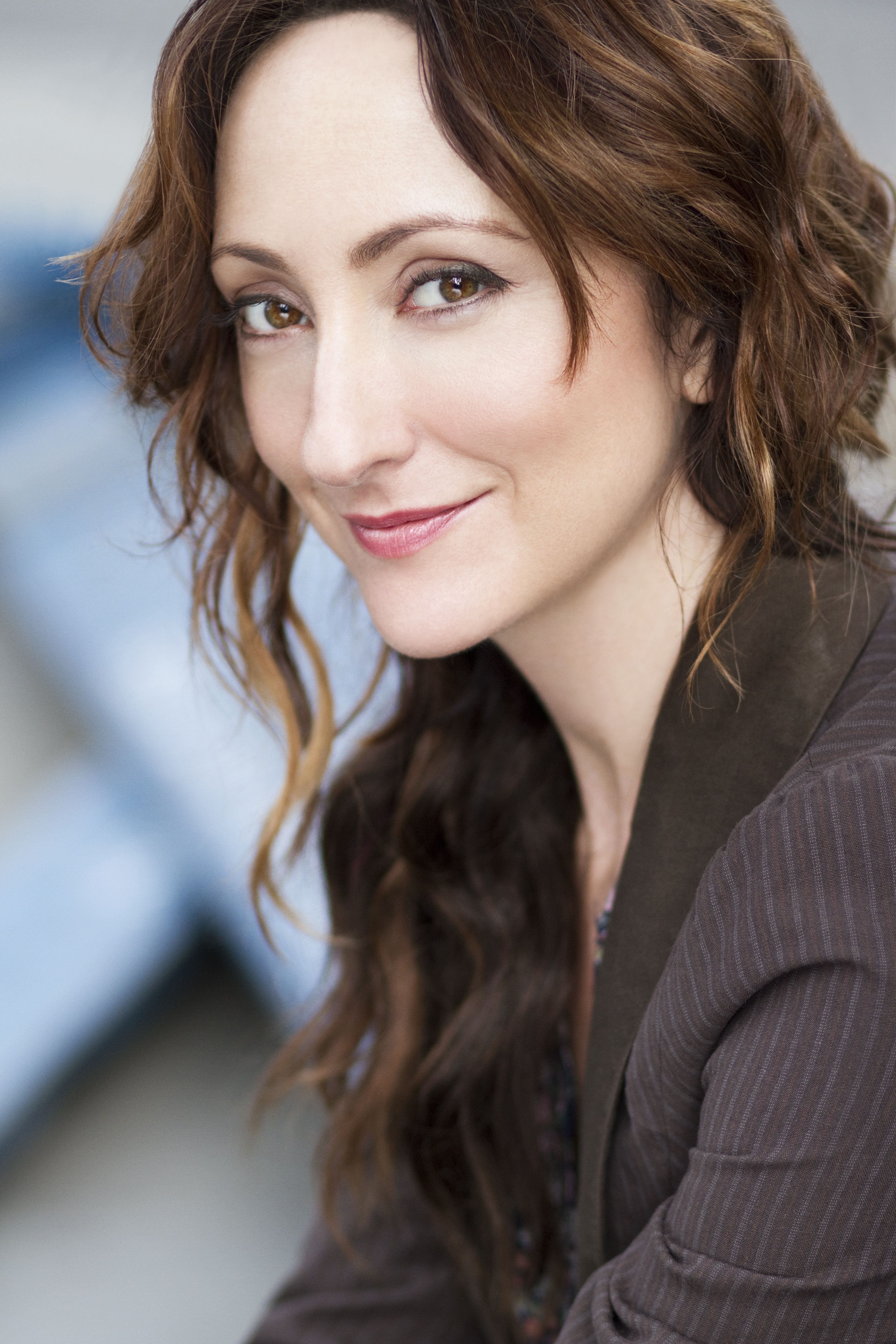 actor Carmen Cusack large photo