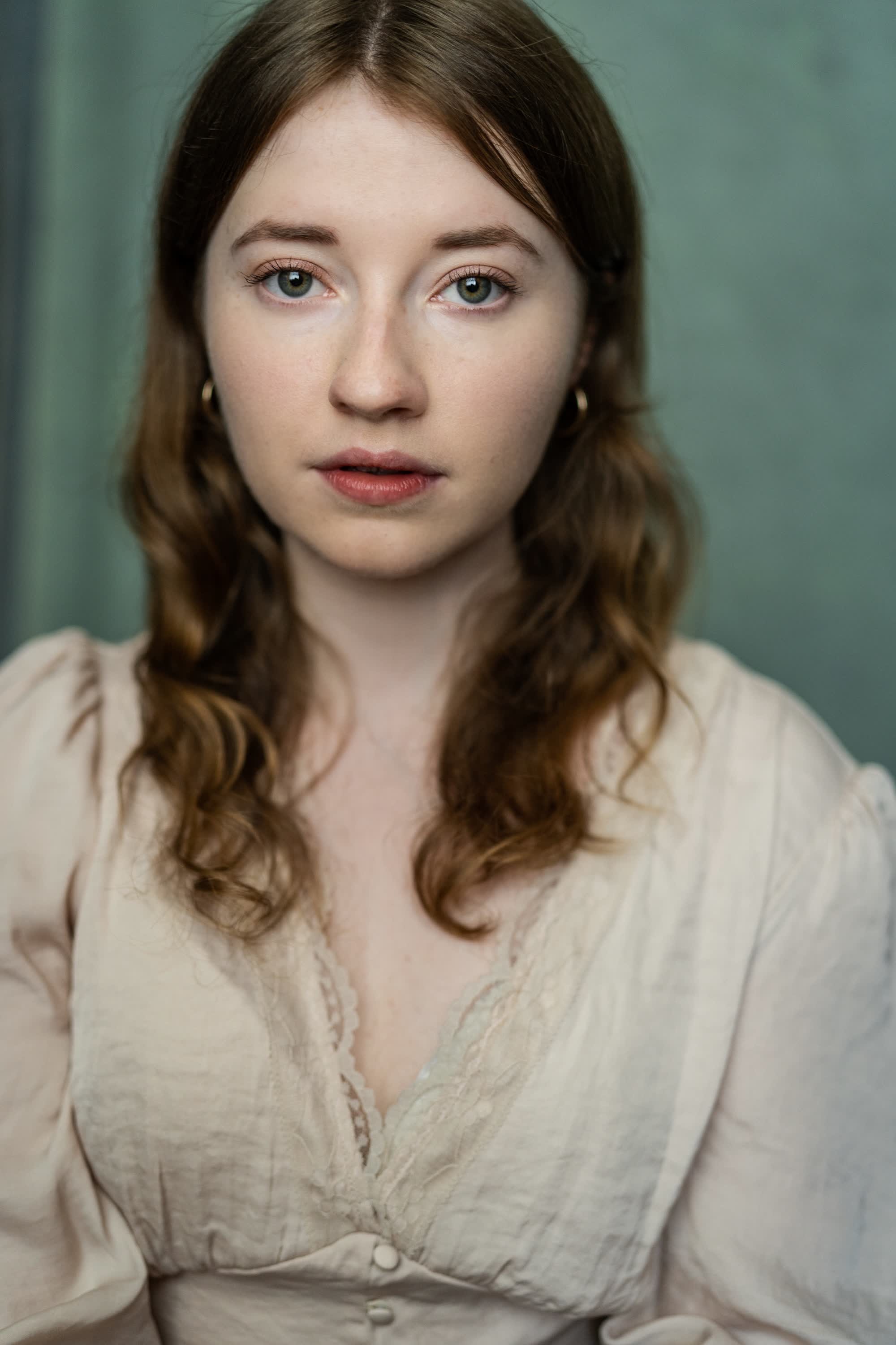 actor Fern Deacon large photo