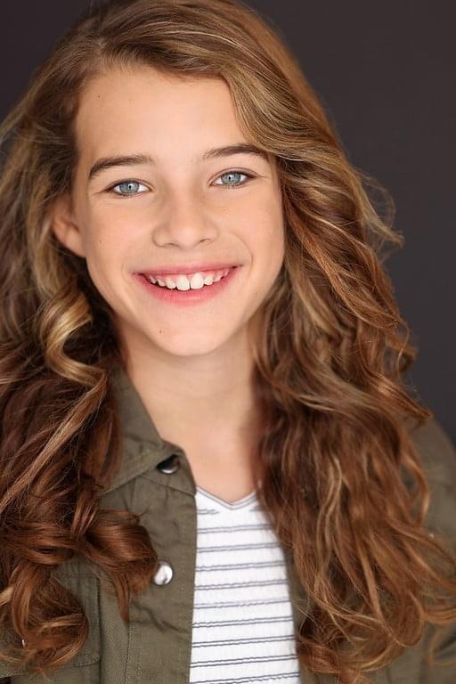 actor Chloe Lee large photo