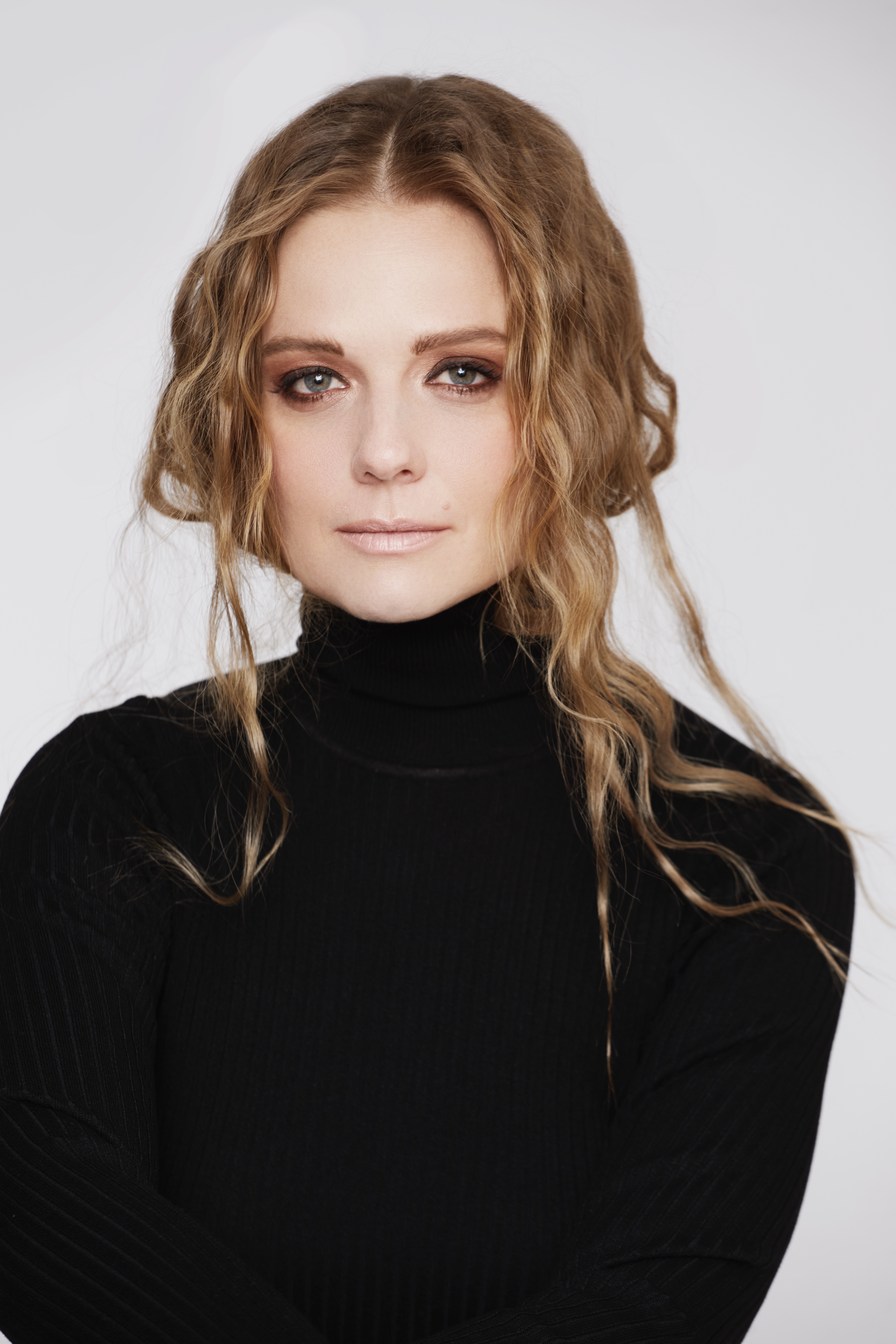 actor Ana Layevska large photo