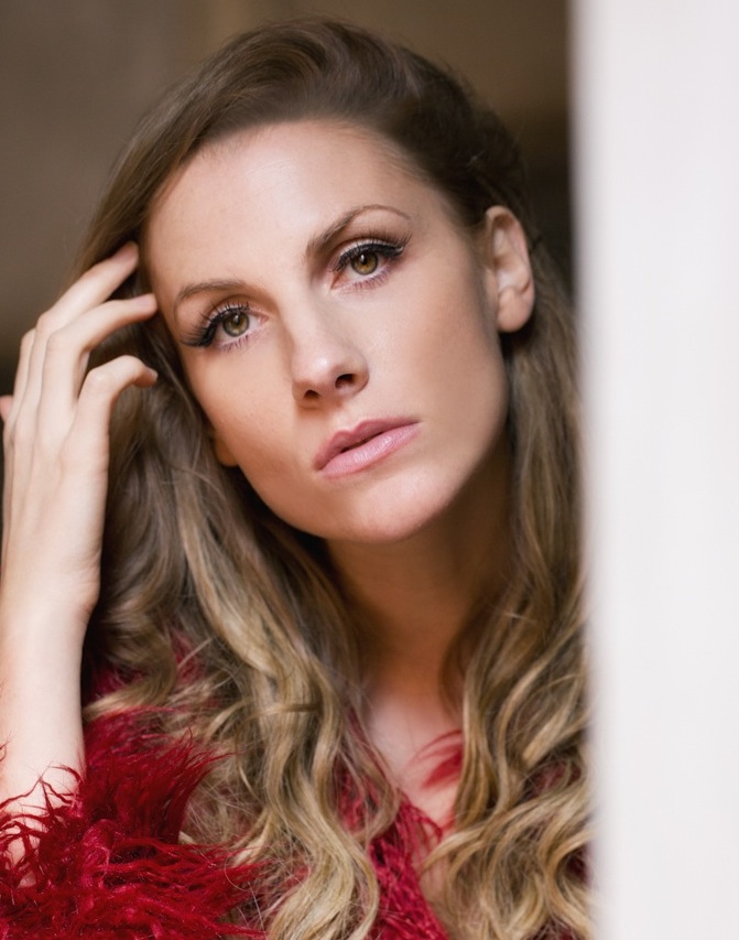 actor Emma Lo Bianco large photo