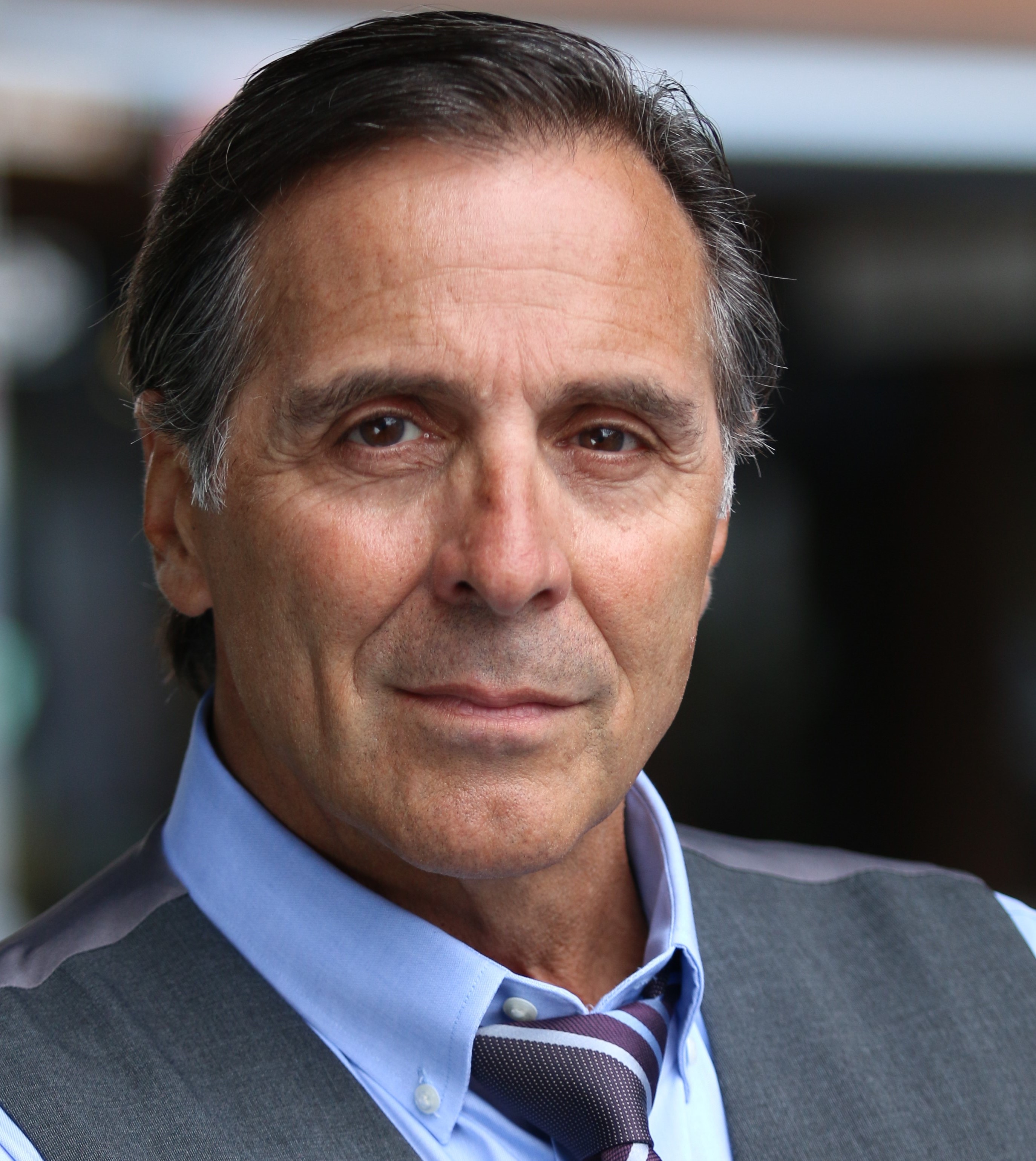 actor Harry Chambarry large photo